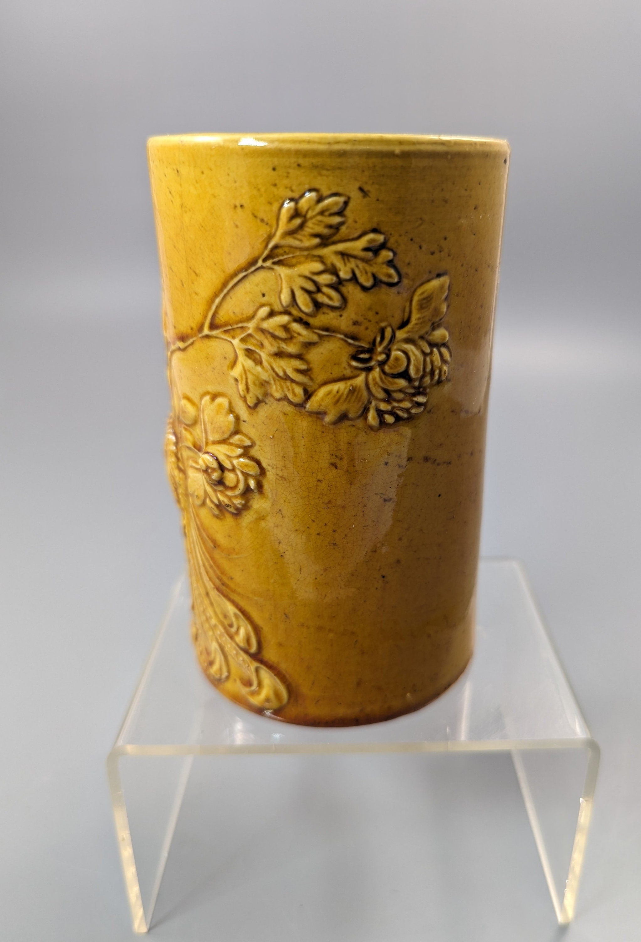 Chinese yellow-glazed brushpot, Daoguang period  (1821-1850)