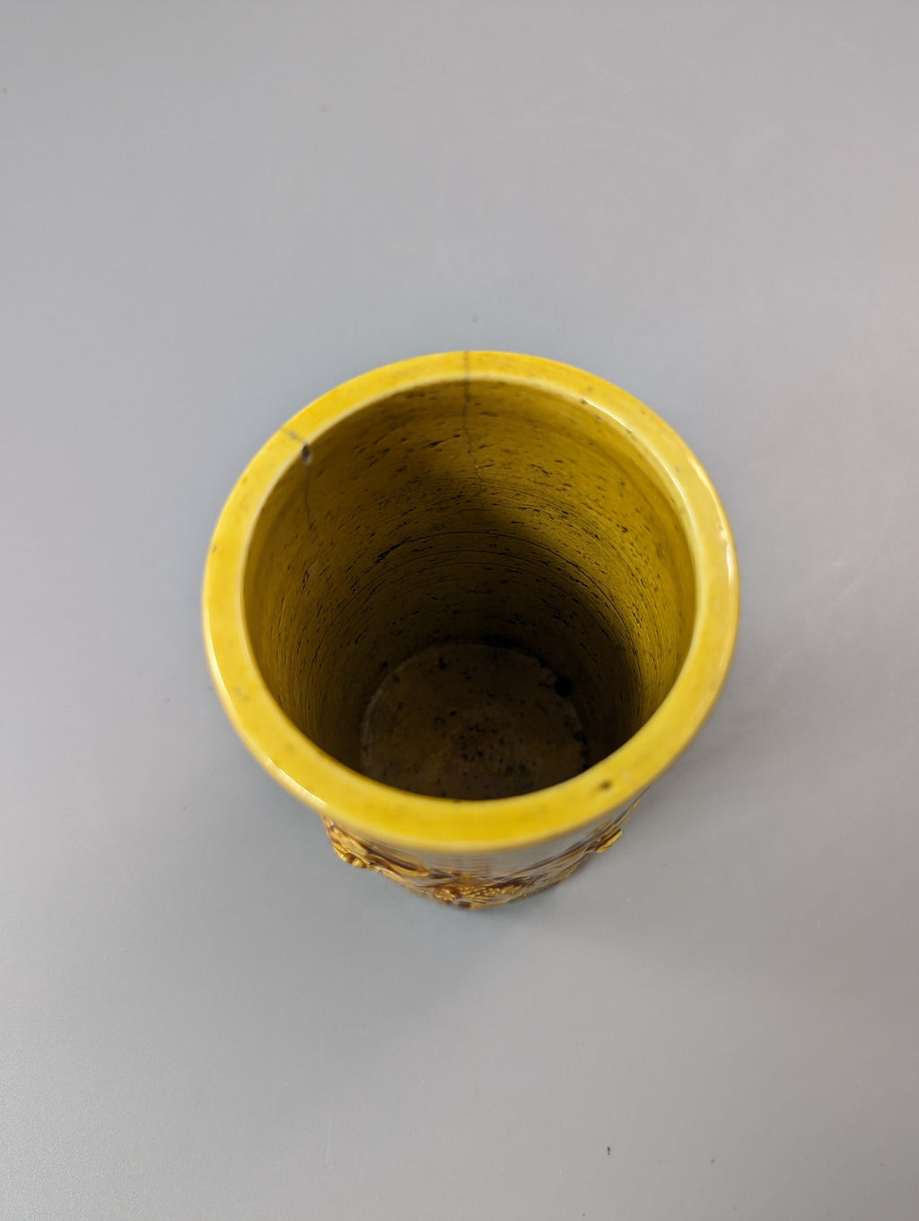 Chinese yellow-glazed brushpot, Daoguang period  (1821-1850)