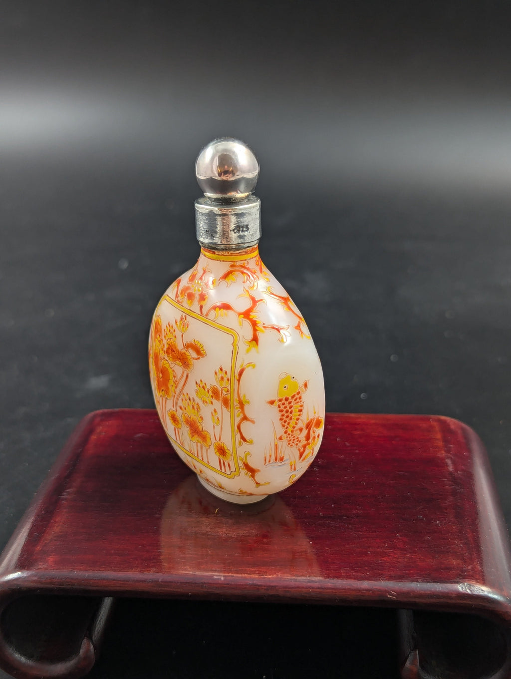 Antique enameled white glass snuff bottle with Guyue Xuan mark
