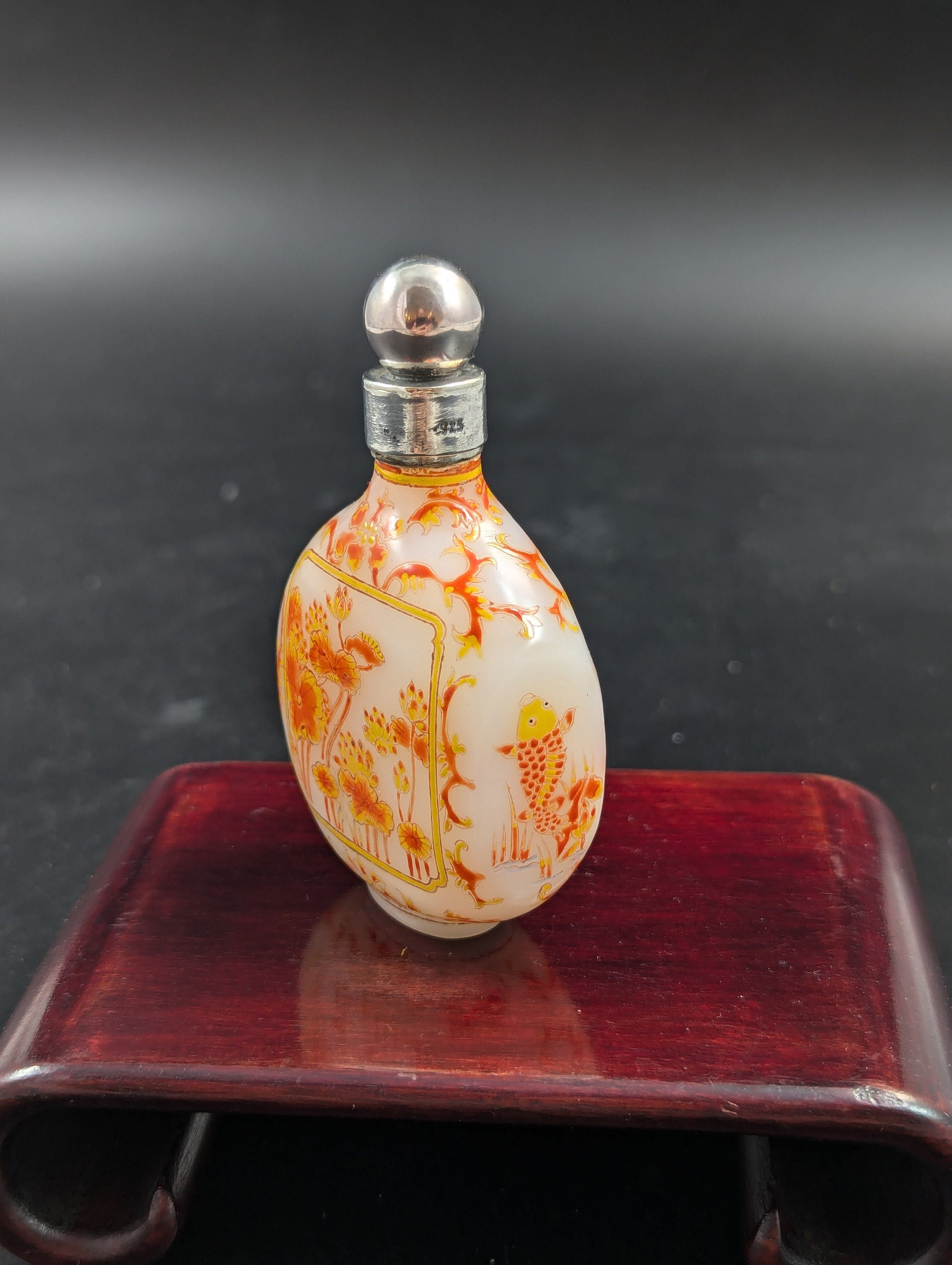 Antique enameled white glass snuff bottle with Guyue Xuan mark