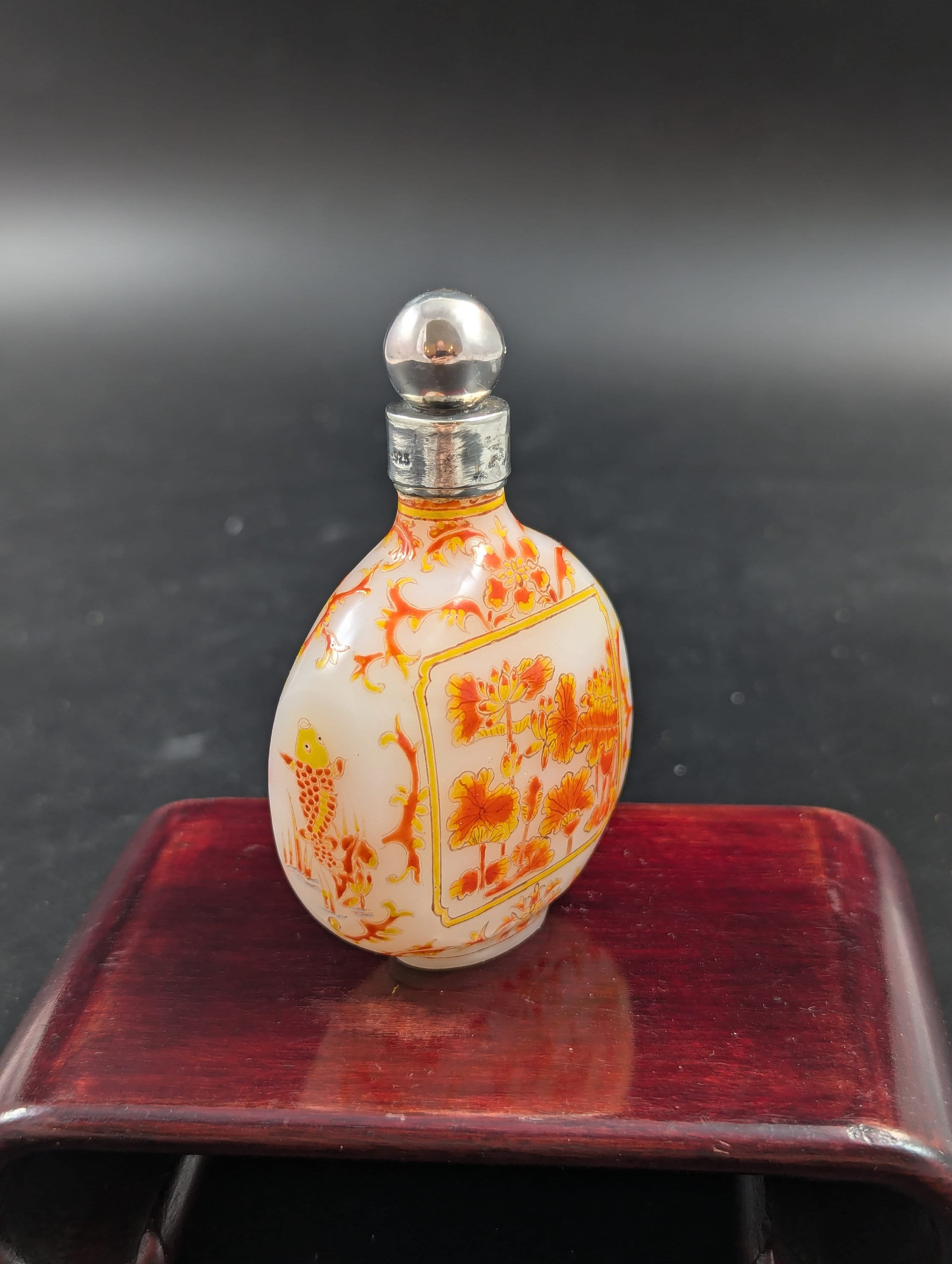 Antique enameled white glass snuff bottle with Guyue Xuan mark