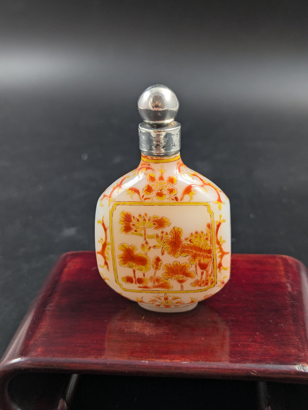 Antique enameled white glass snuff bottle with Guyue Xuan mark