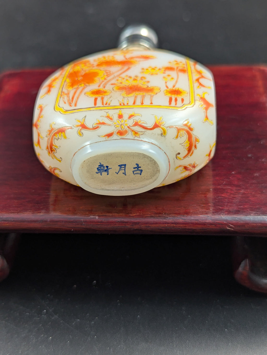 Antique enameled white glass snuff bottle with Guyue Xuan mark