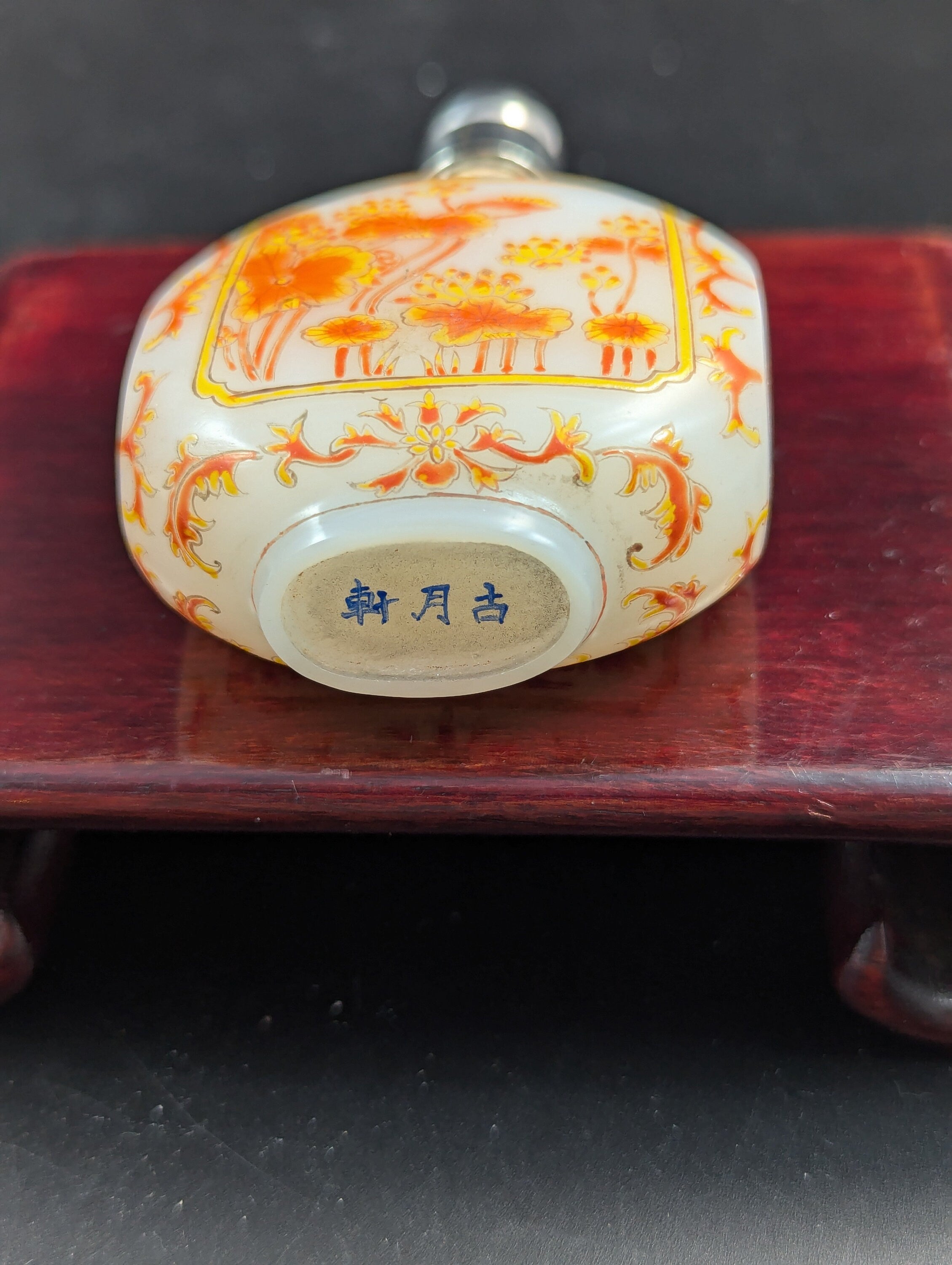 Antique enameled white glass snuff bottle with Guyue Xuan mark
