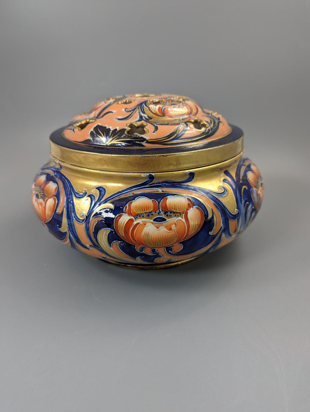 A very large Moorcroft Macintyre & Co pot pourri and lid, c.1904-1913