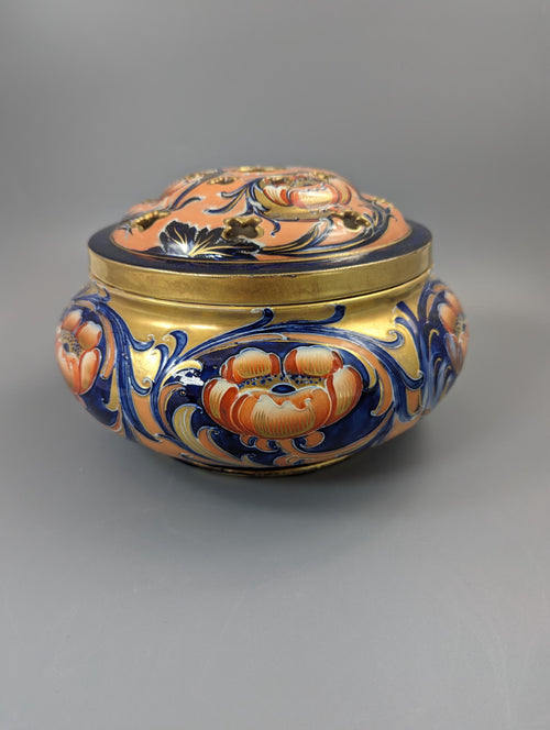 A very large Moorcroft Macintyre & Co pot pourri and lid, c.1904-1913