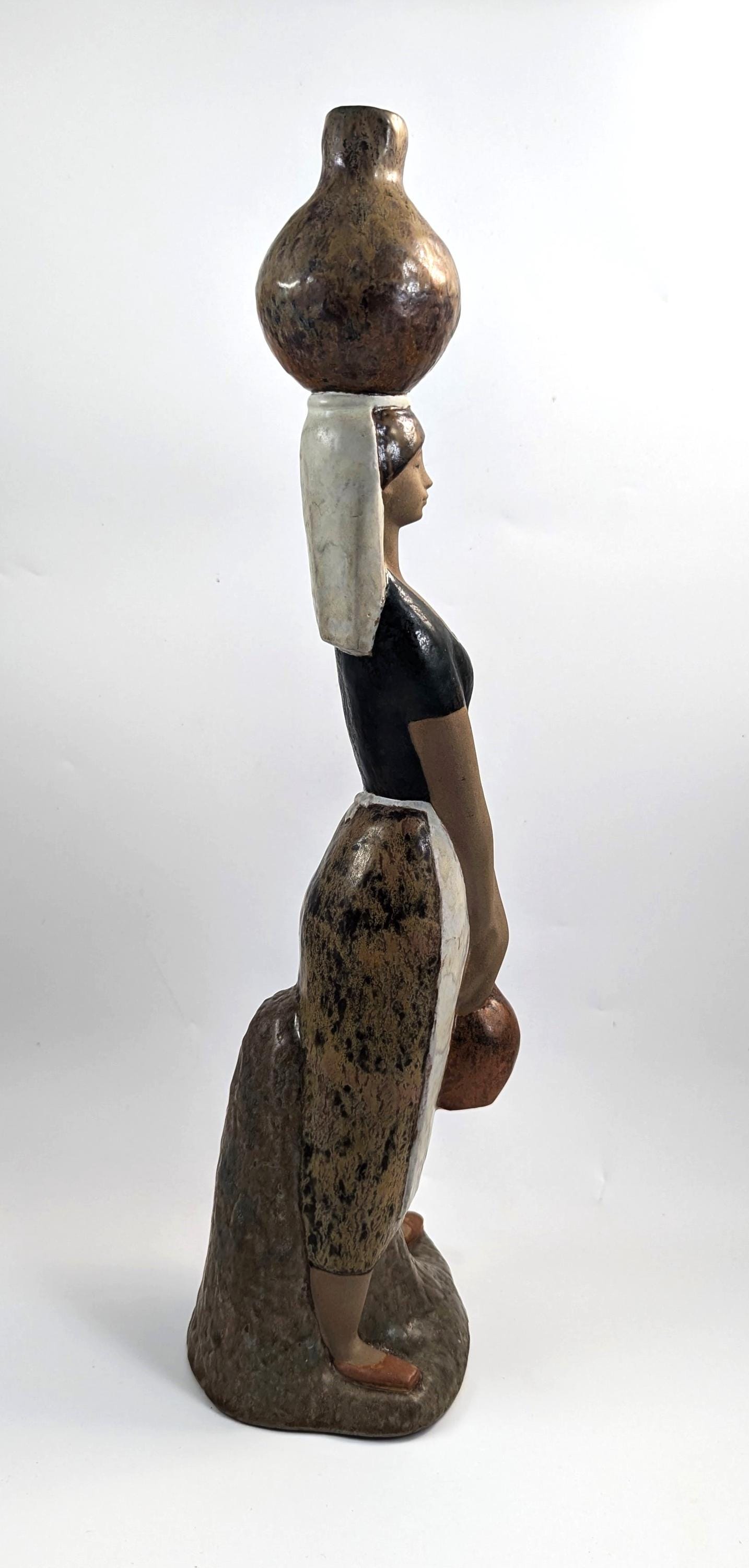 Girl to the Fountain, Lladró,Large Figure c. 1975