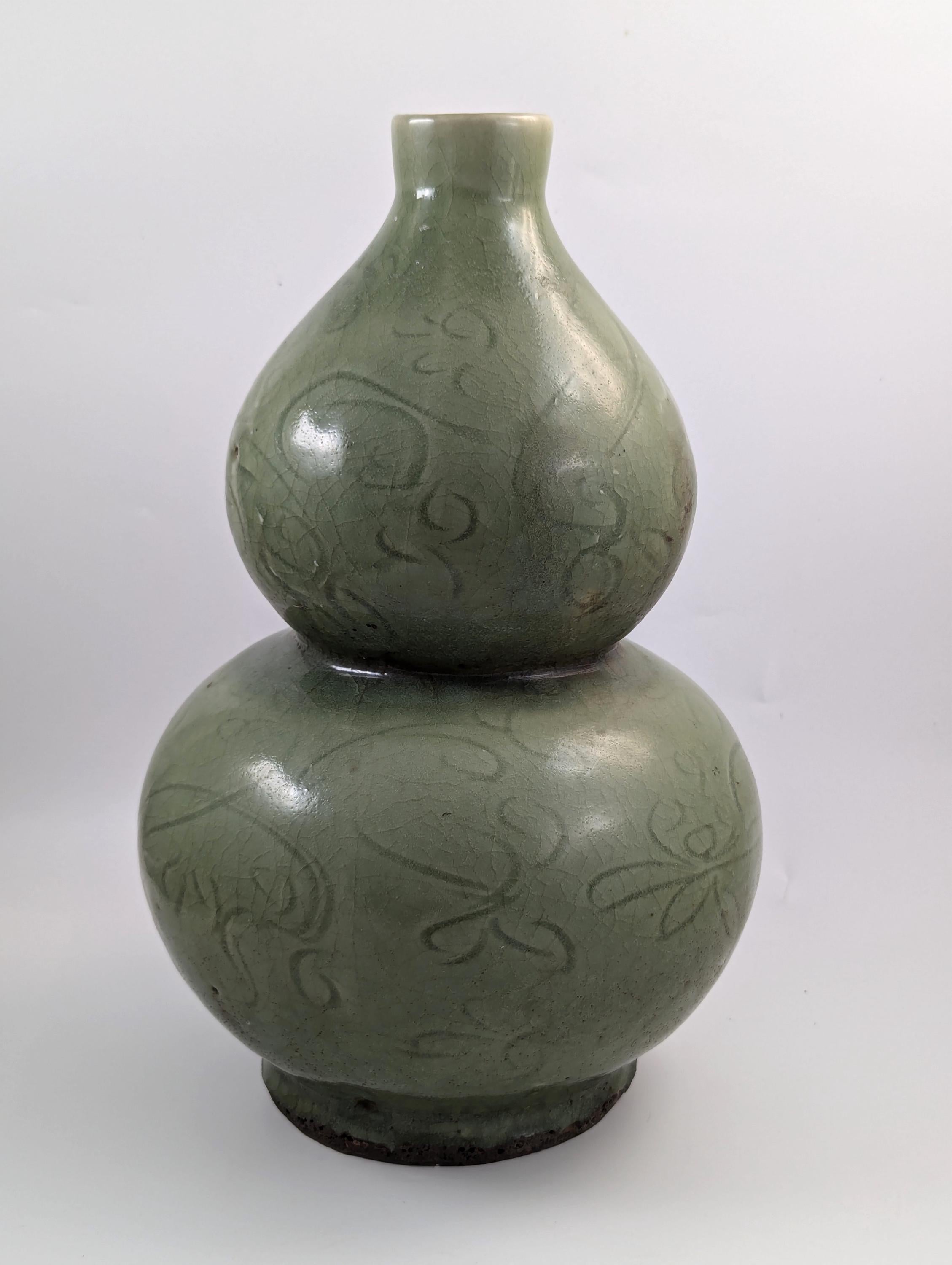 Chinese Longquan Earthenware Green Double Gourd Vase, Song Dynasty.