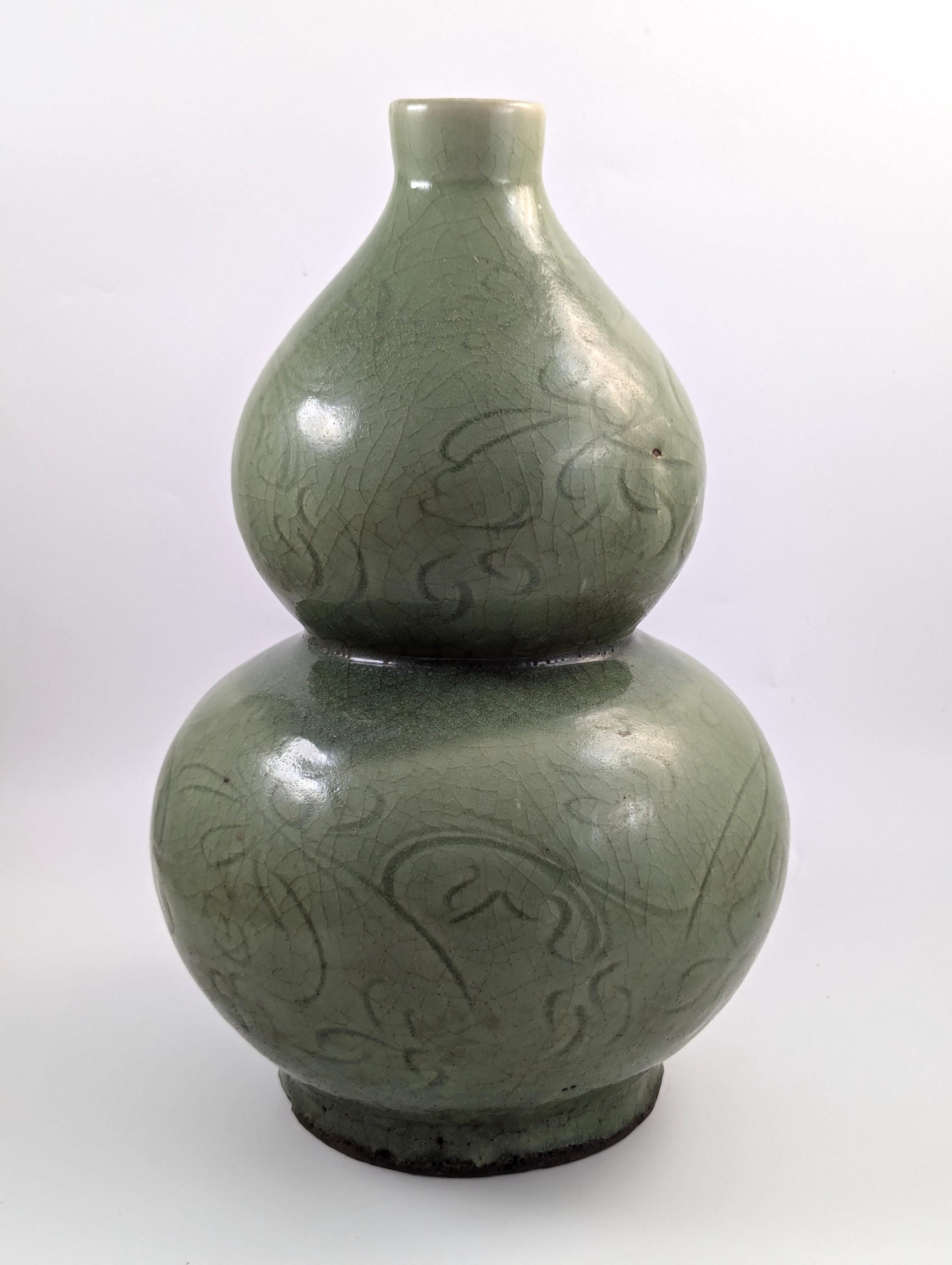 Chinese Longquan Earthenware Green Double Gourd Vase, Song Dynasty.