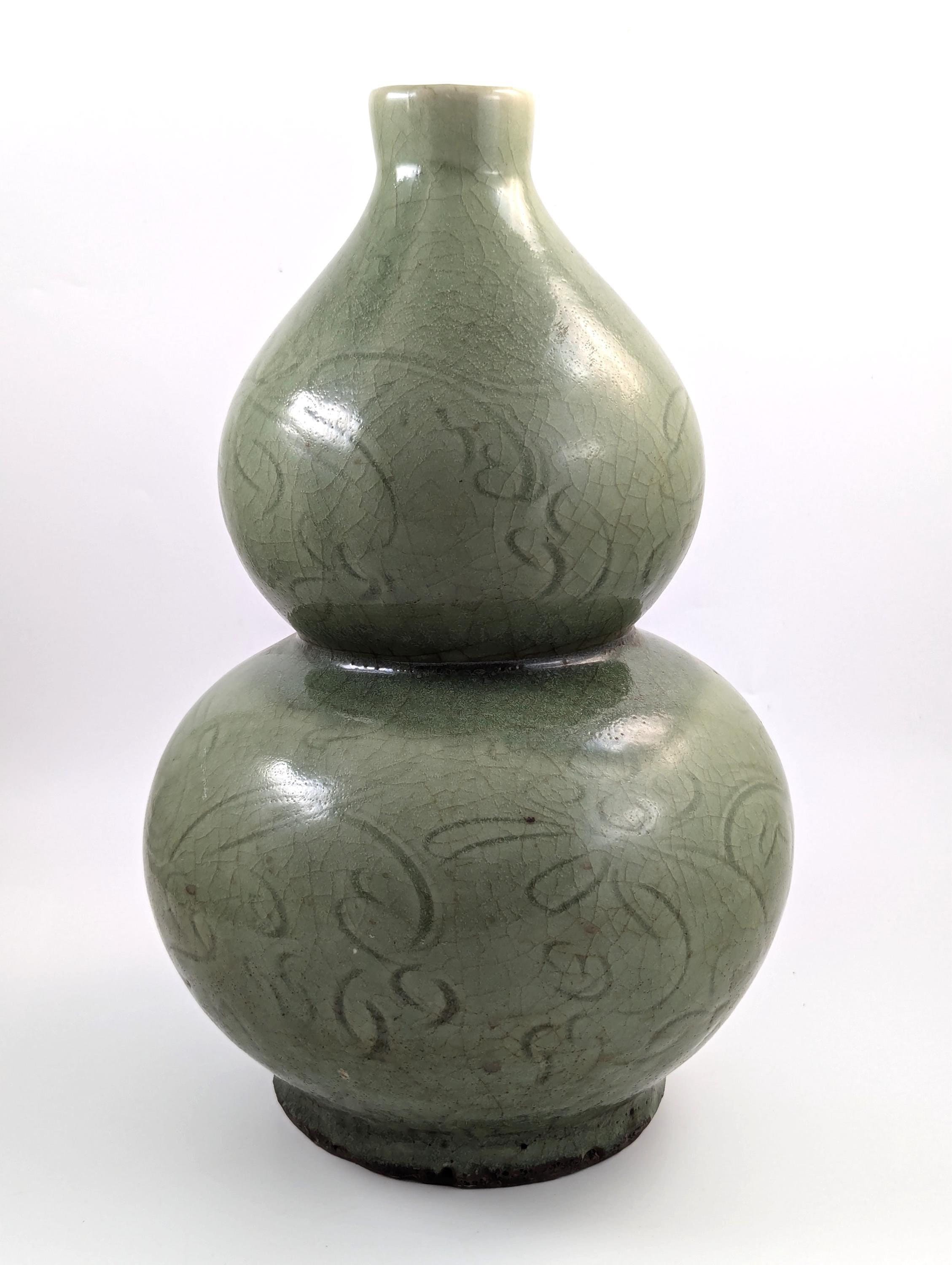 Chinese Longquan Earthenware Green Double Gourd Vase, Song Dynasty.