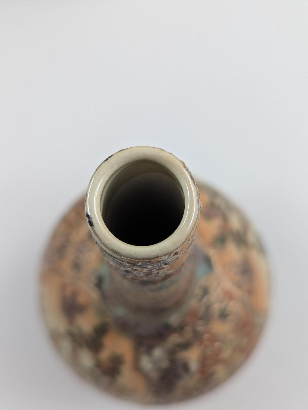 Antique Handpainted Bud Vases, Satsuma, signed by Gyokushū, Meiji period (1868-1912).