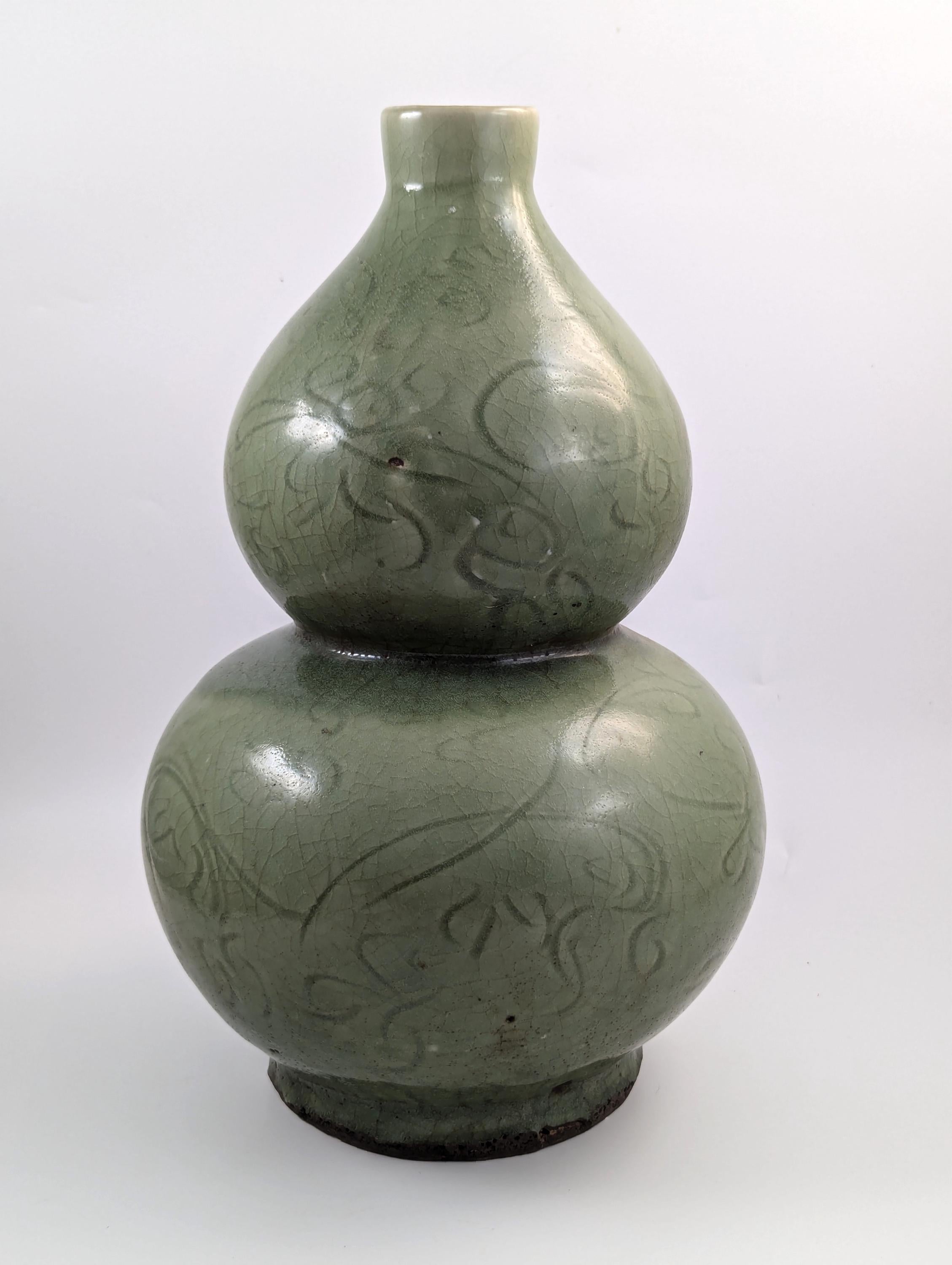 Chinese Longquan Earthenware Green Double Gourd Vase, Song Dynasty.