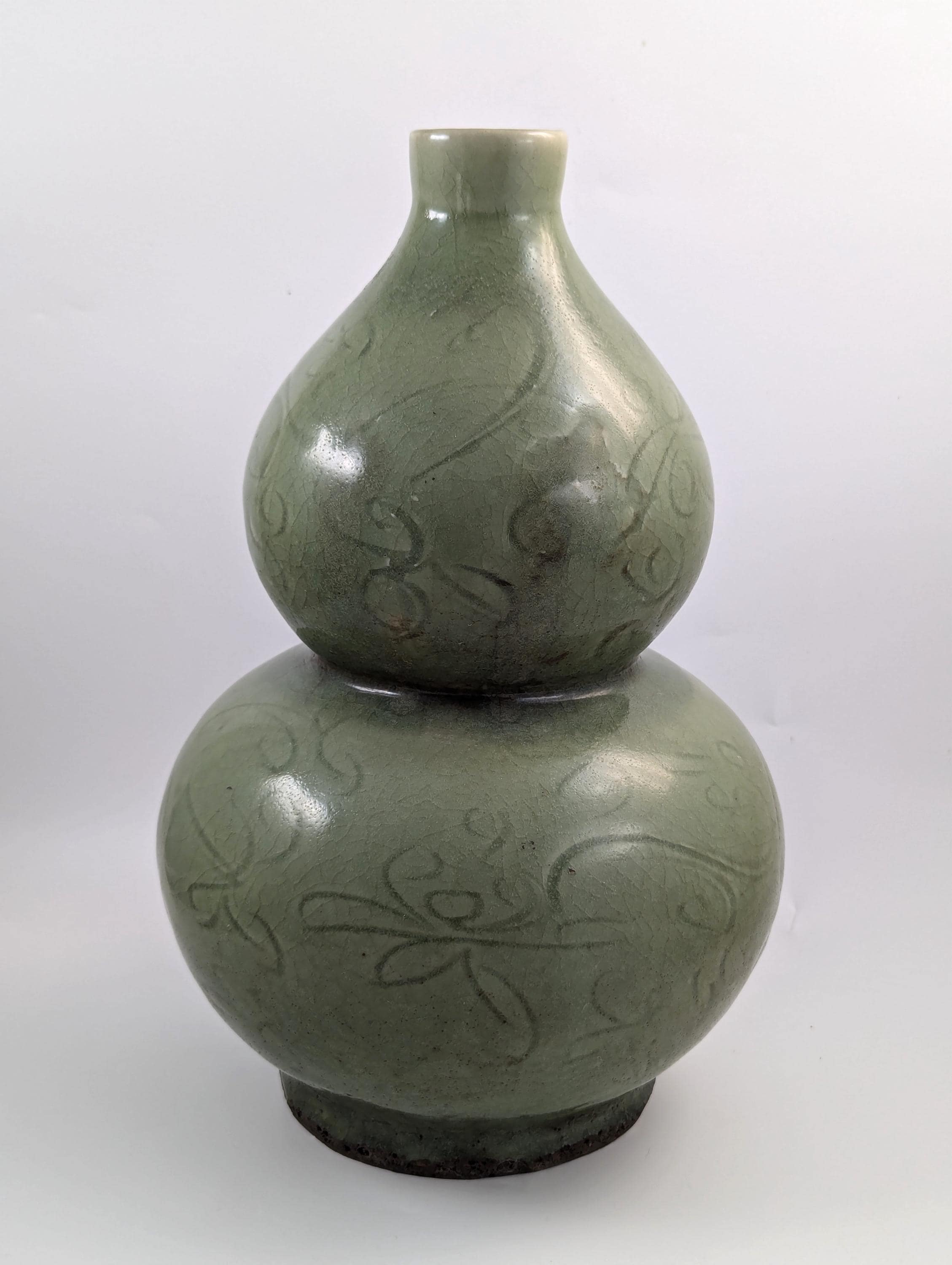 Chinese Longquan Earthenware Green Double Gourd Vase, Song Dynasty.