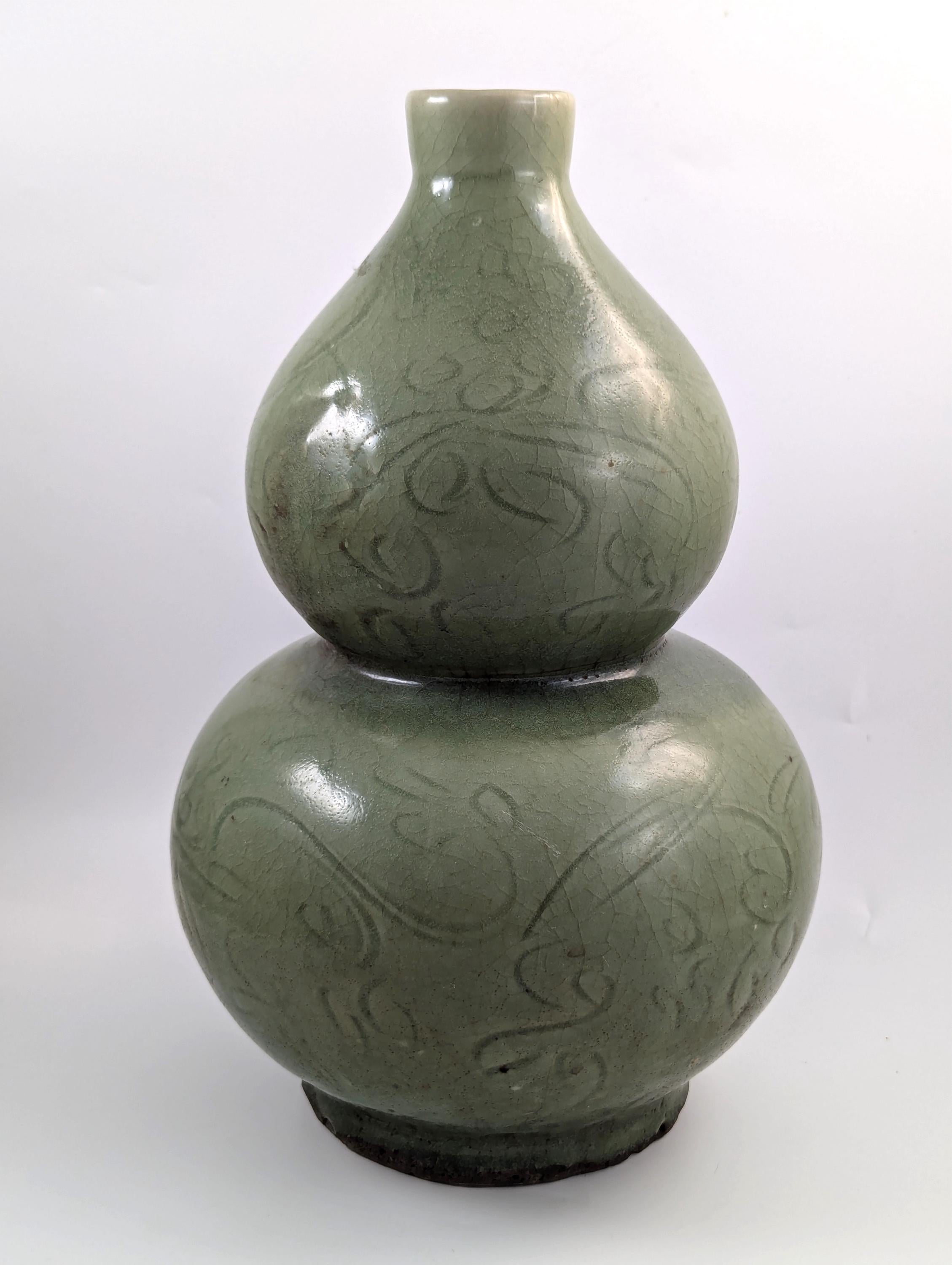 Chinese Longquan Earthenware Green Double Gourd Vase, Song Dynasty.