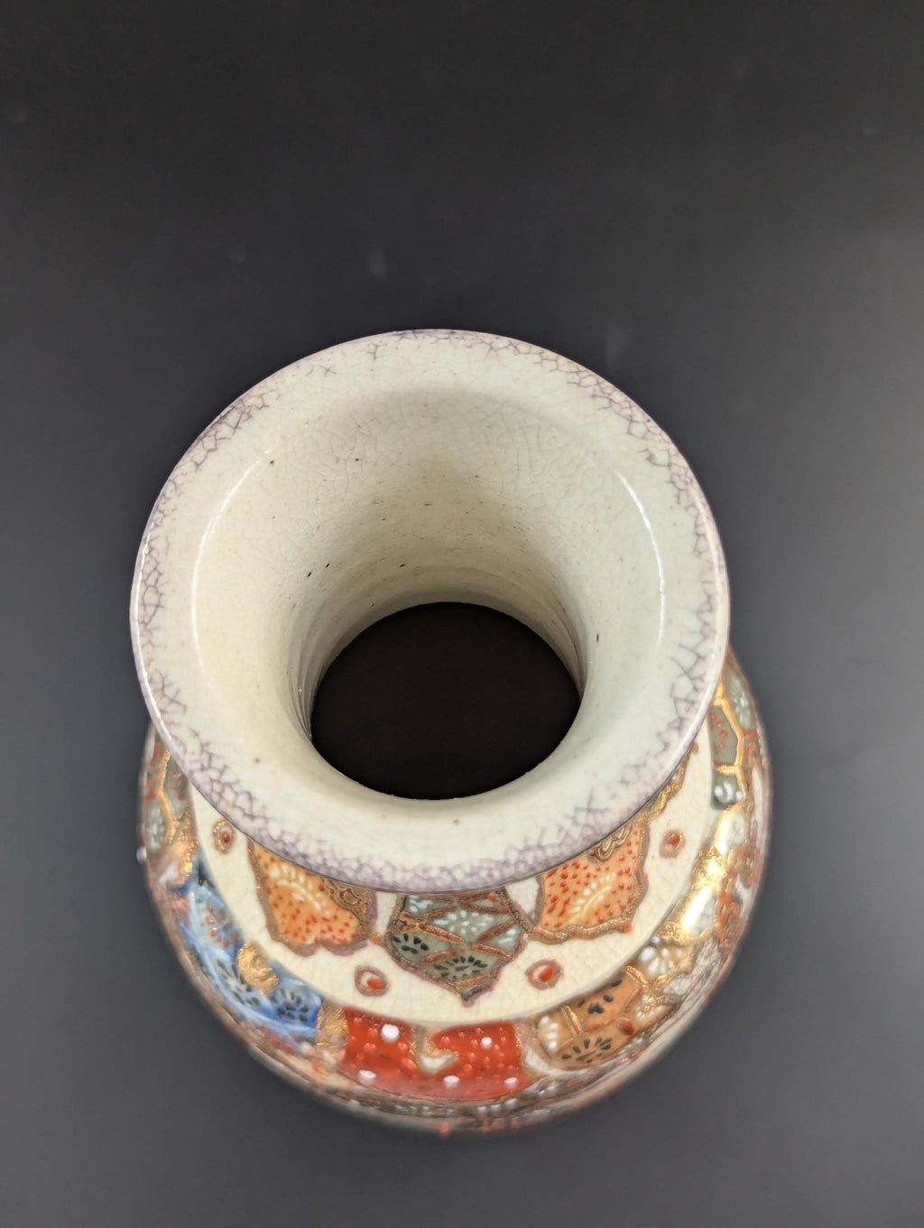 Antique hand painted Satsuma Vase, Japan, Meiji period .