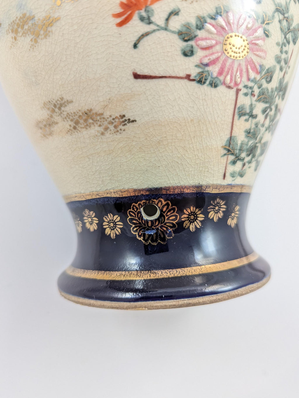 Antique Hand-Painted Pair of Satsuma Vases, Japan, Meiji Period