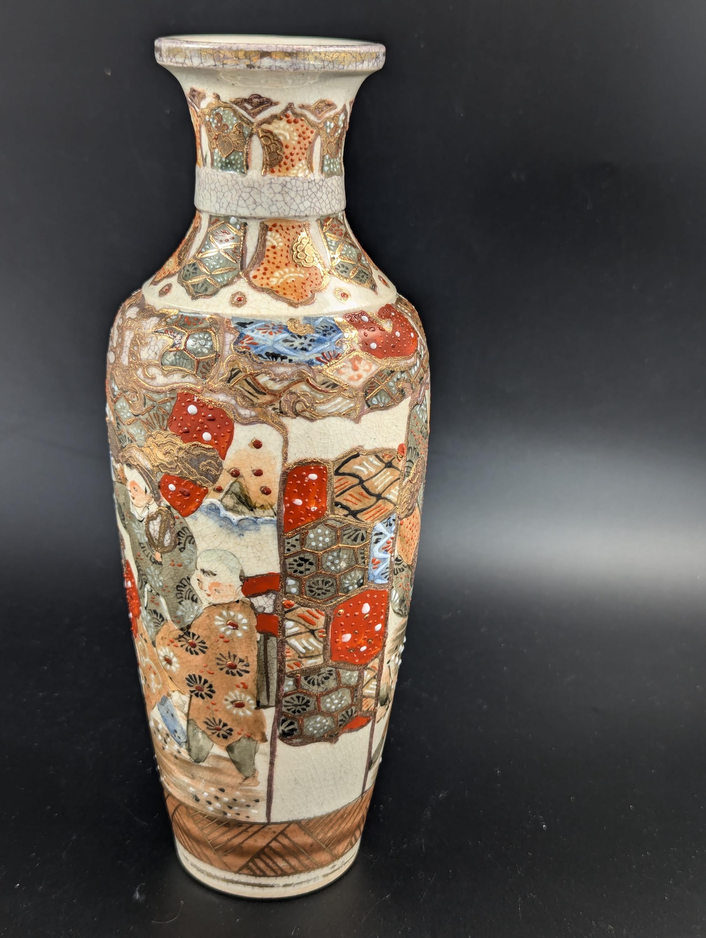 Antique hand painted Satsuma Vase, Japan, Meiji period .