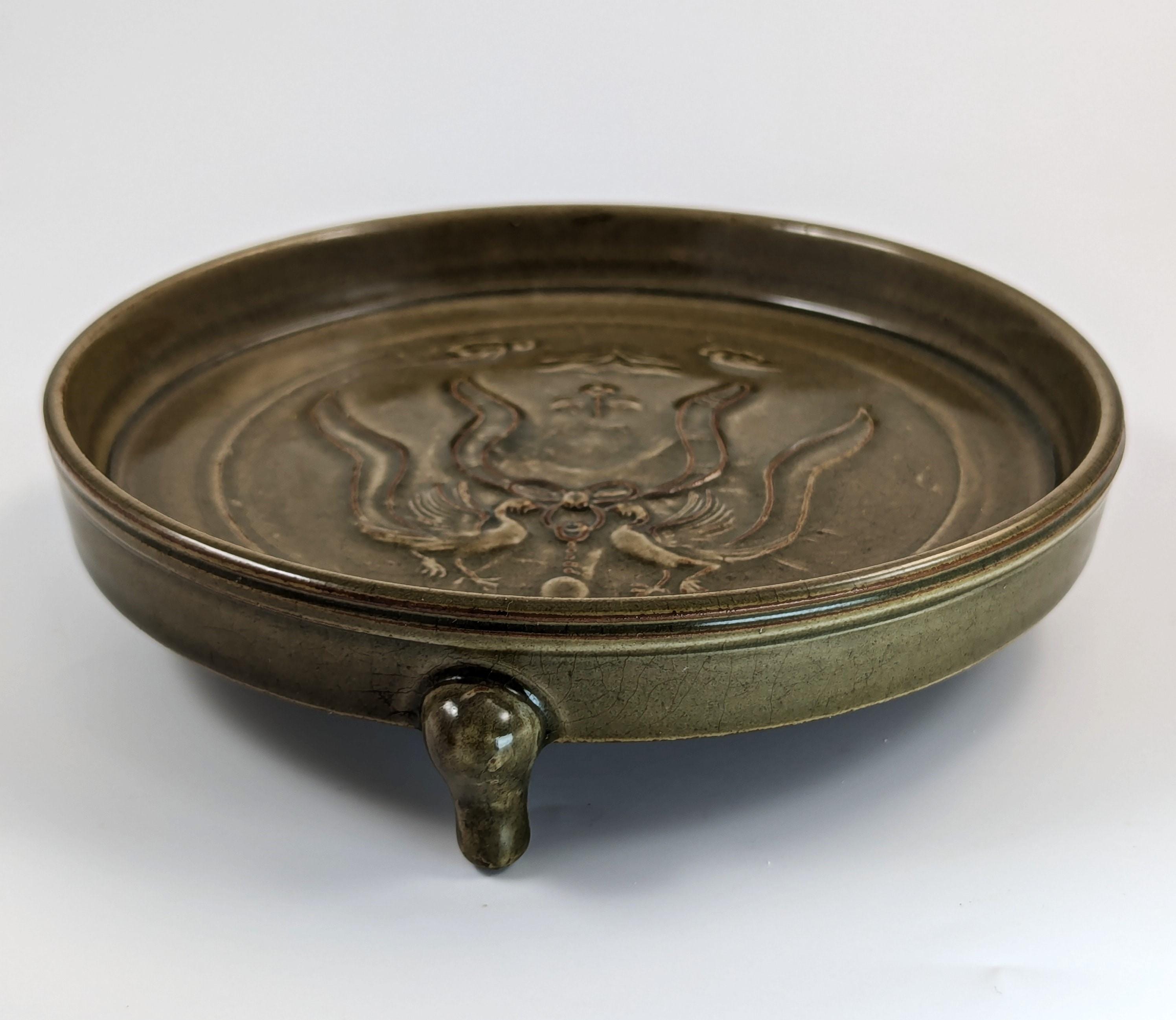 Olive-green Glazed ‘Phoenix’ Footed Bowl, Northern Song Dynasty (960–1127)