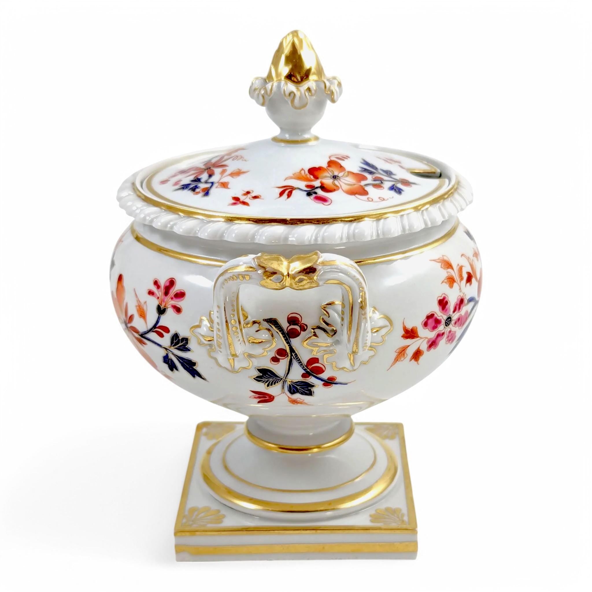 Worcester Imari Porcelain Sauce Tureen: English Tableware, c 1820