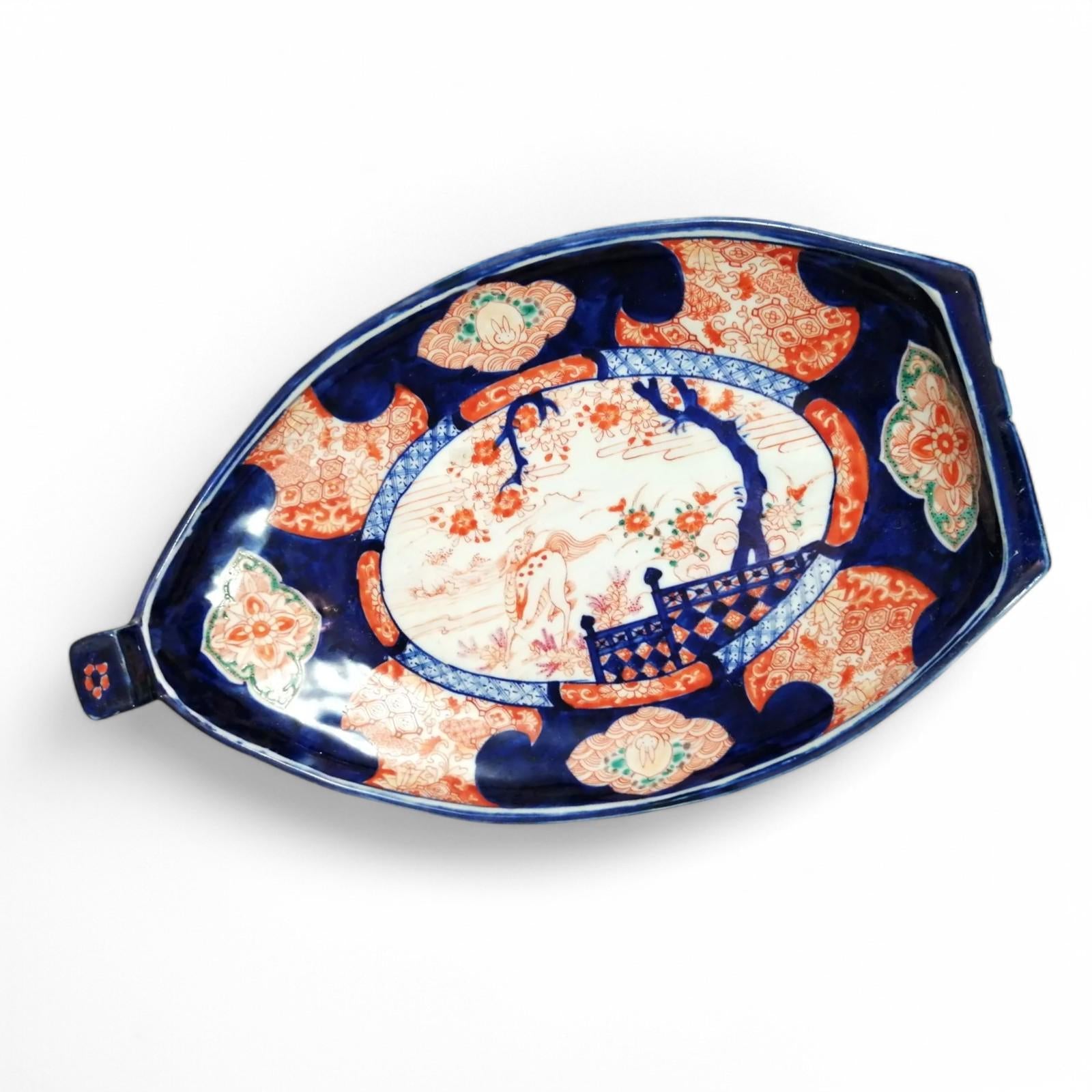 Antique Japanese Imari dish in the form of a Treasure Boat ‘Takarabune’, Meiji Period, circa 1900