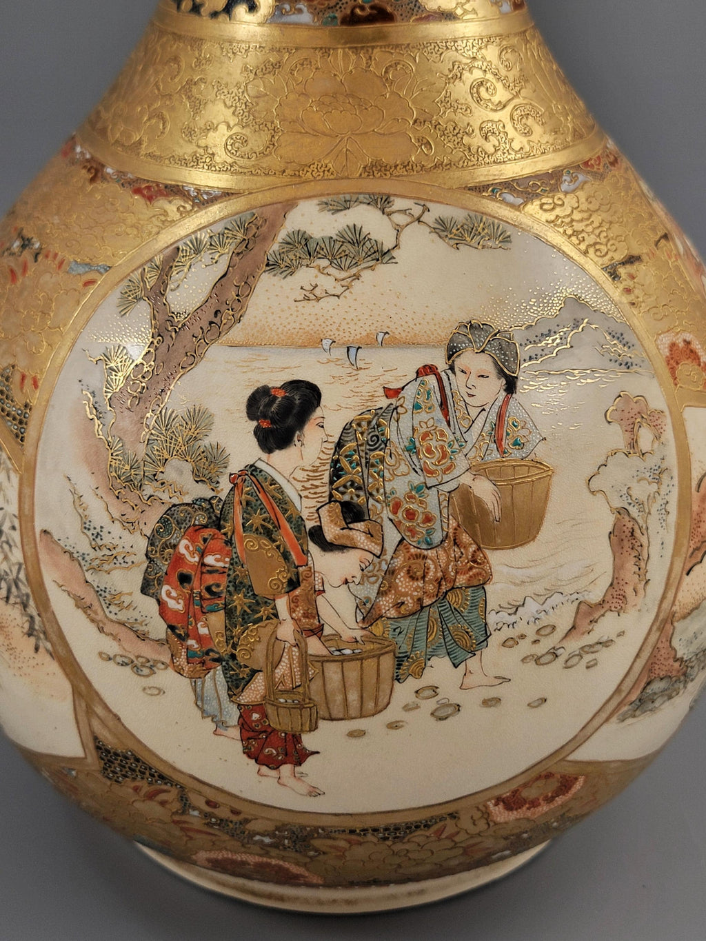 Large Antique Japanese Satsuma Vase Samurai Moriage Gilding Meiji Period c.1880