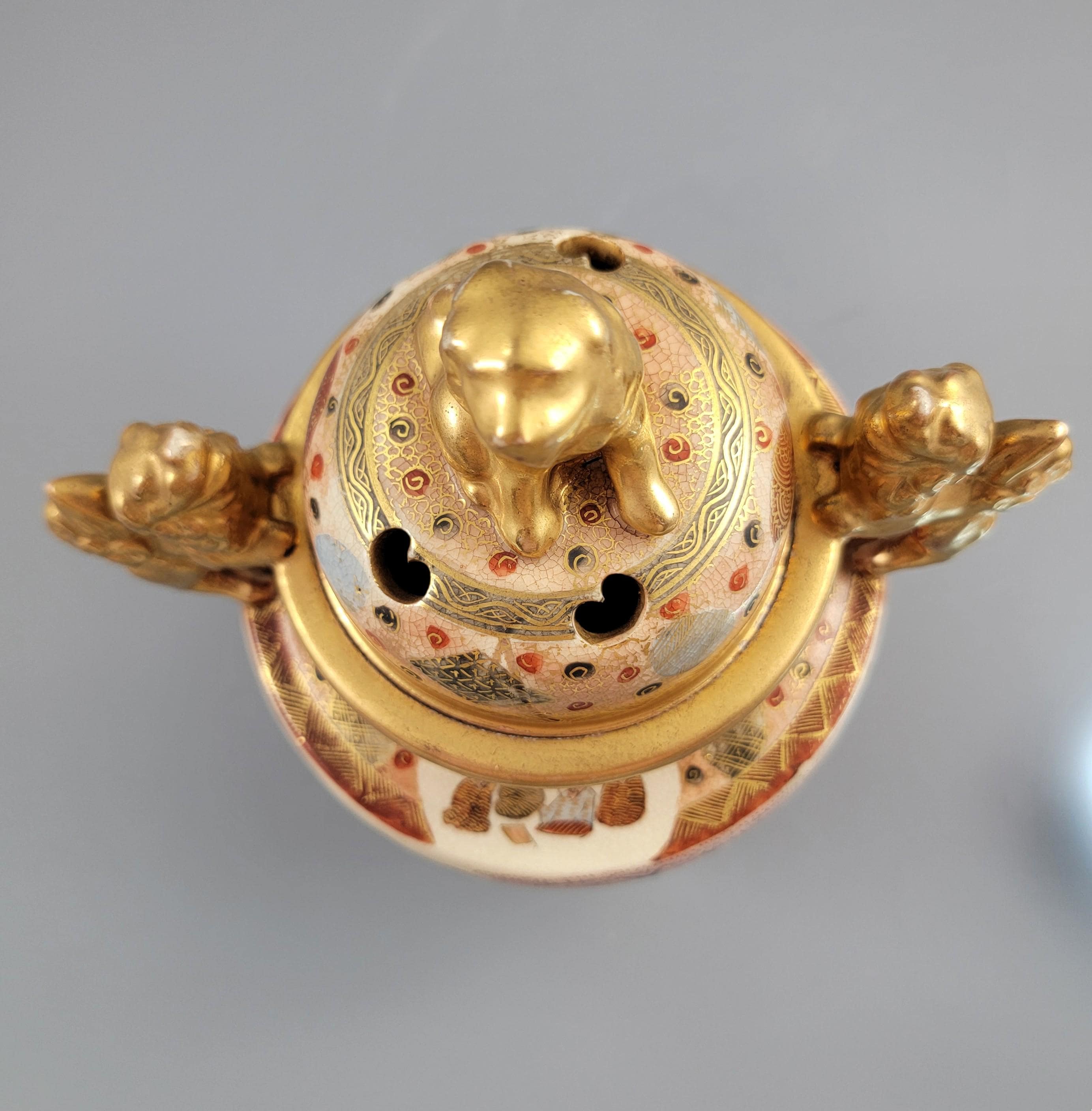 Meiji Satsuma Koro by Ippō, Gilt Shishi, Kyoto Kinkozan School, Signed, 24c
