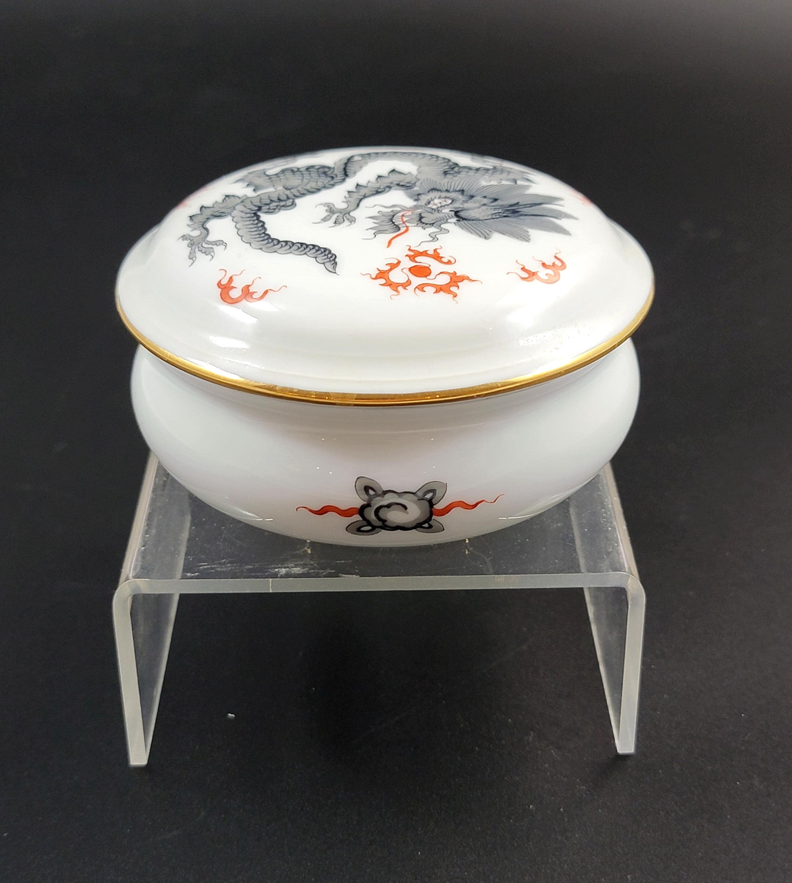 Meissen Black Ming Dragon Porcelain Box with Lid, early 20th century, Rare Collectible