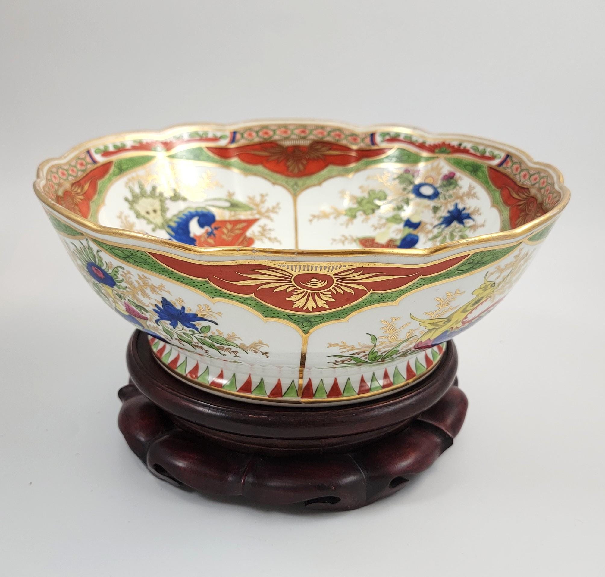 Chamberlain Worcester Dragon in Compartments Bowl, c.1815, Mahogany Stand