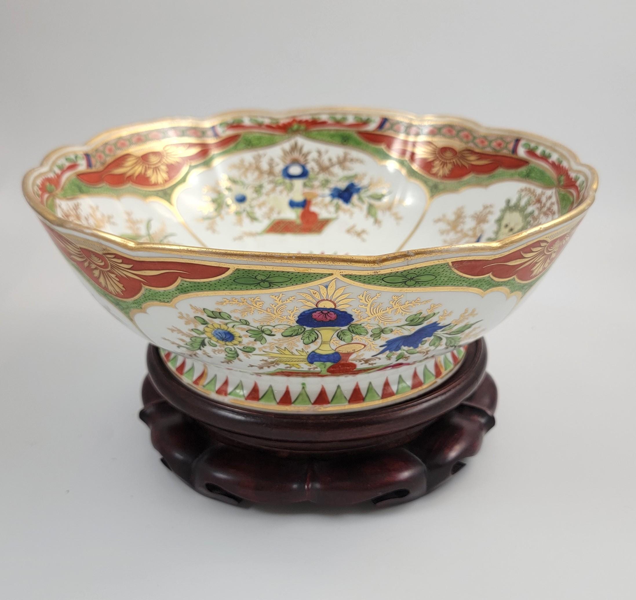 Chamberlain Worcester Dragon in Compartments Bowl, c.1815, Mahogany Stand