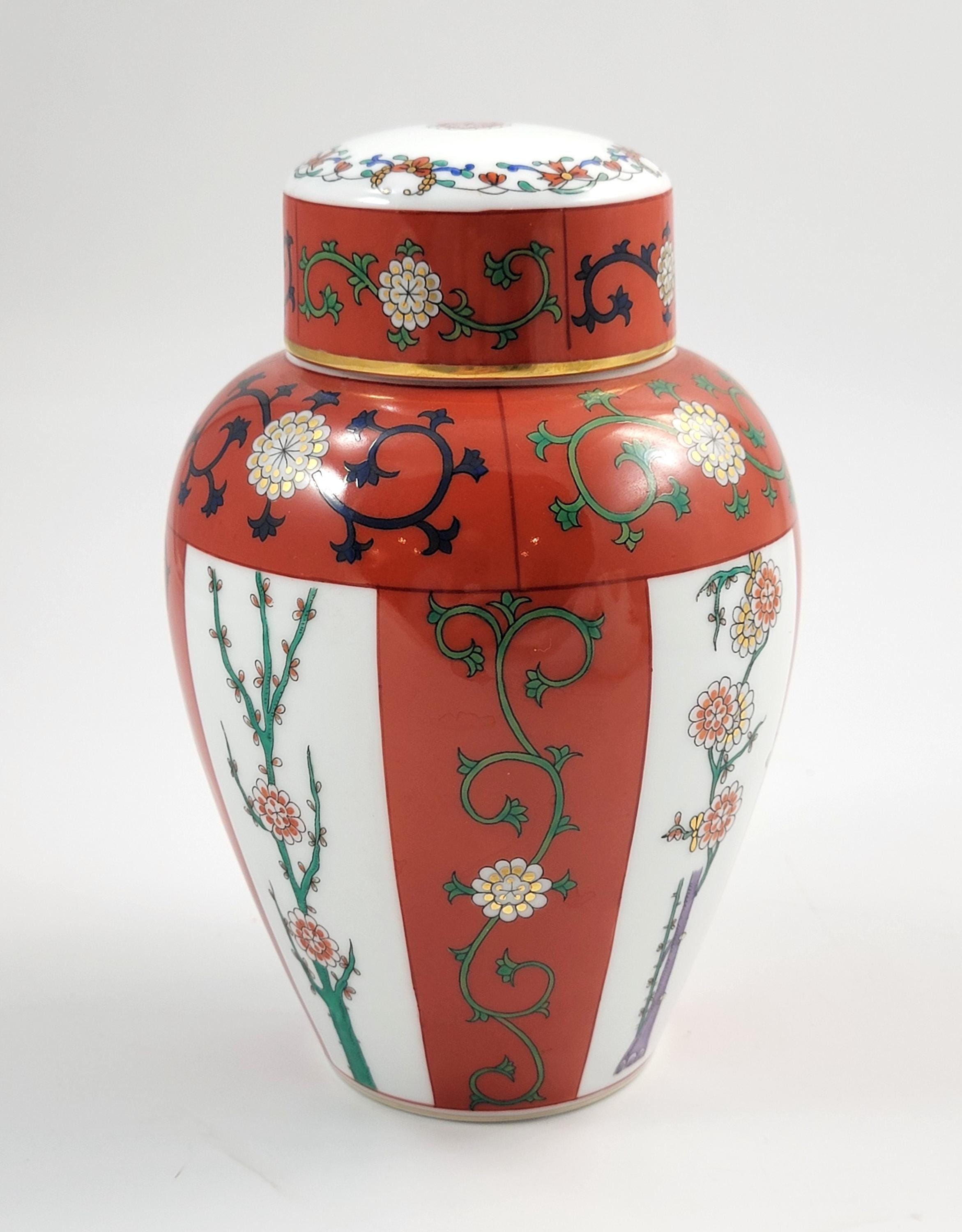 Herend Tea Caddy/Ginger Jar, Handpainted, Siang Rouge Red Dynasty, 20th Century