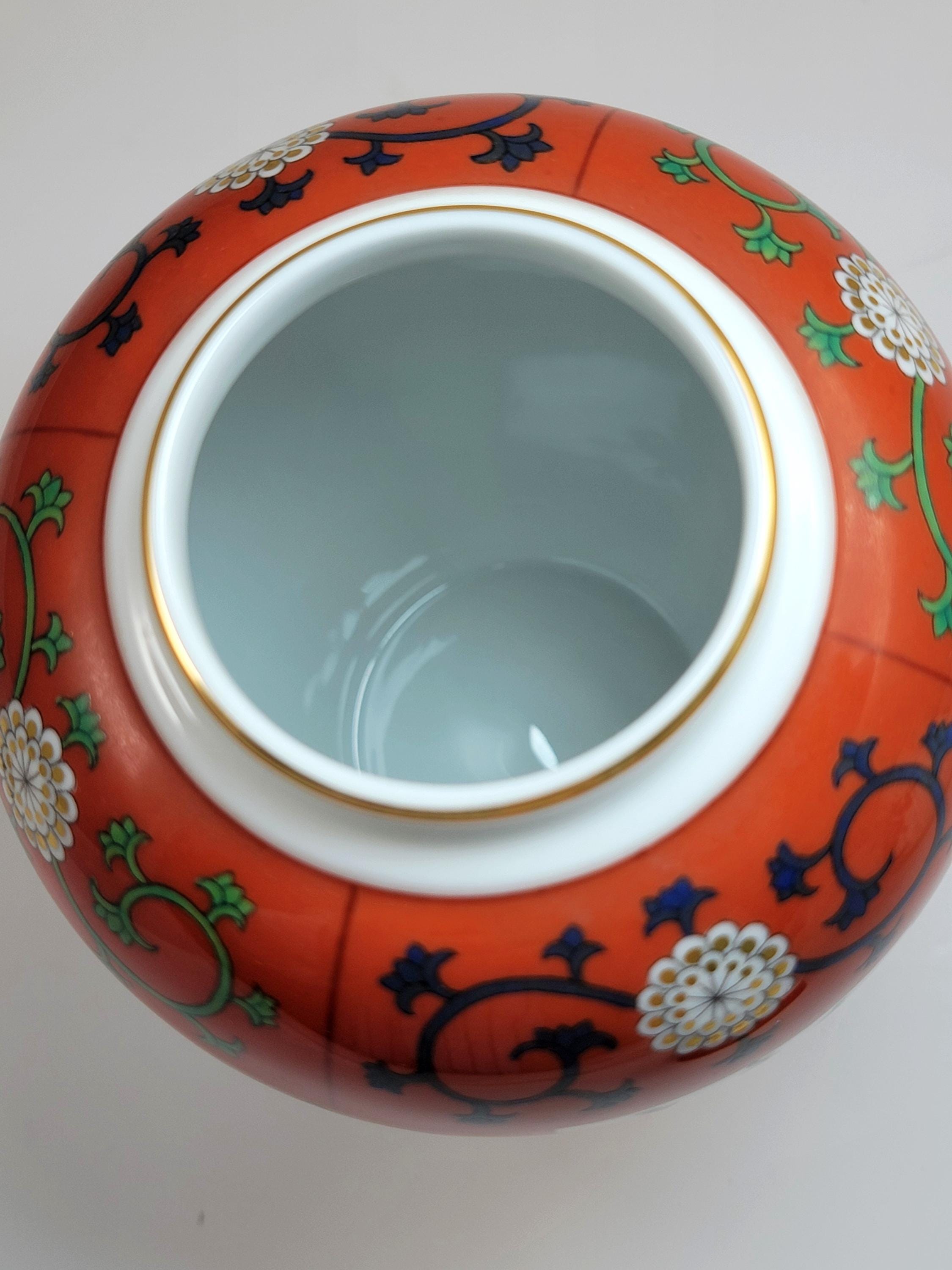 Herend Tea Caddy/Ginger Jar, Handpainted, Siang Rouge Red Dynasty, 20th Century