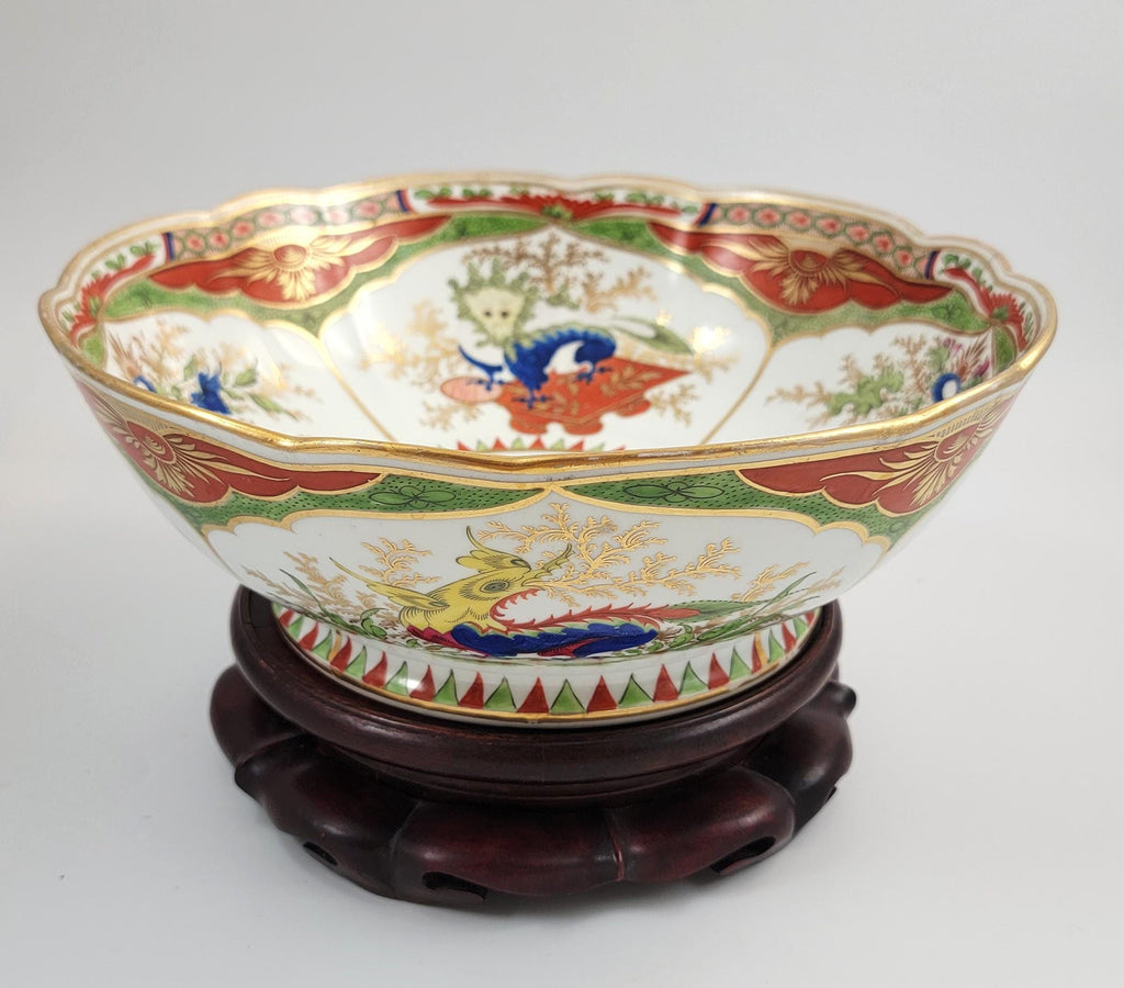 Chamberlain Worcester Dragon in Compartments Bowl, c.1815, Mahogany Stand