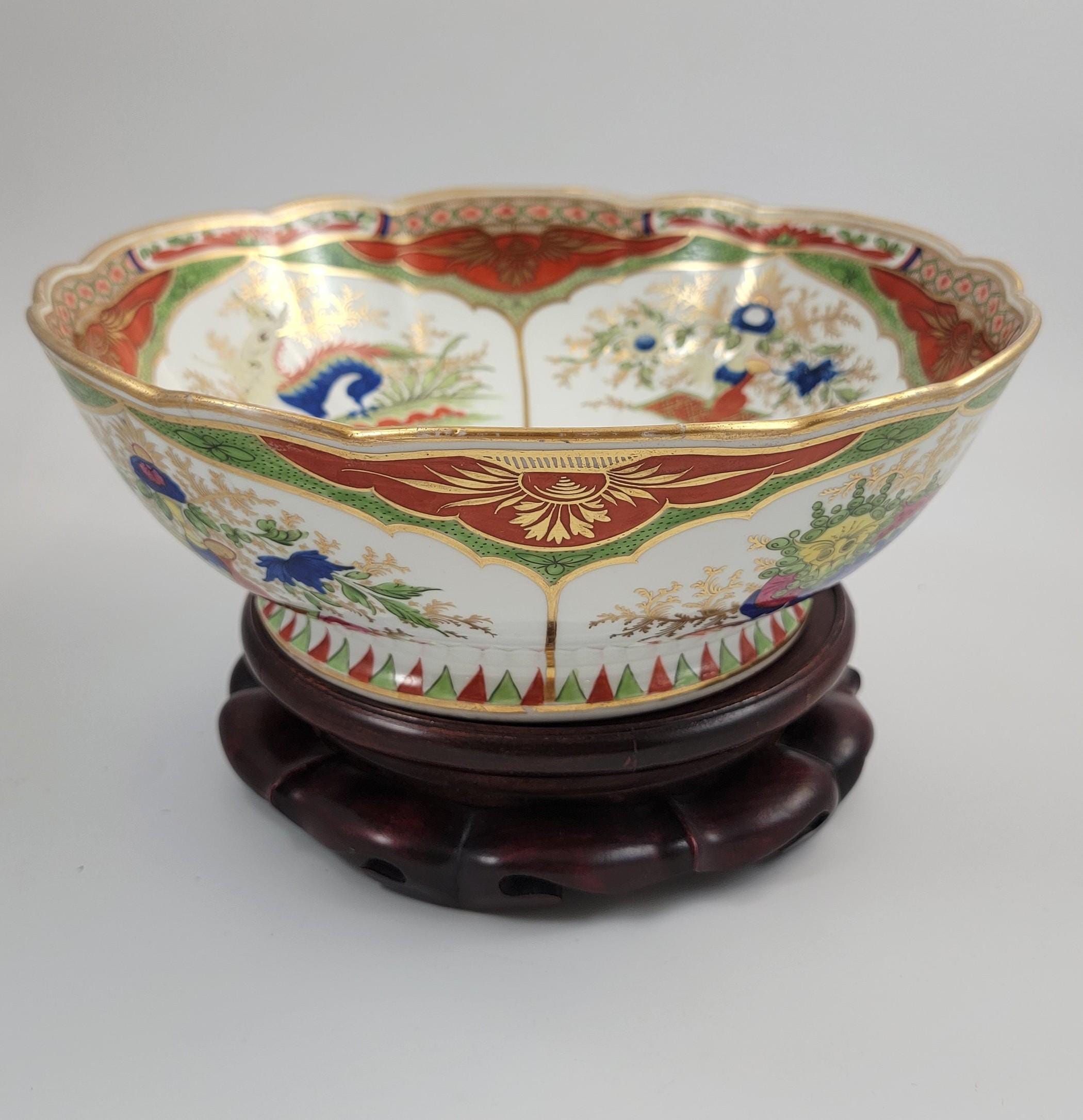 Chamberlain Worcester Dragon in Compartments Bowl, c.1815, Mahogany Stand