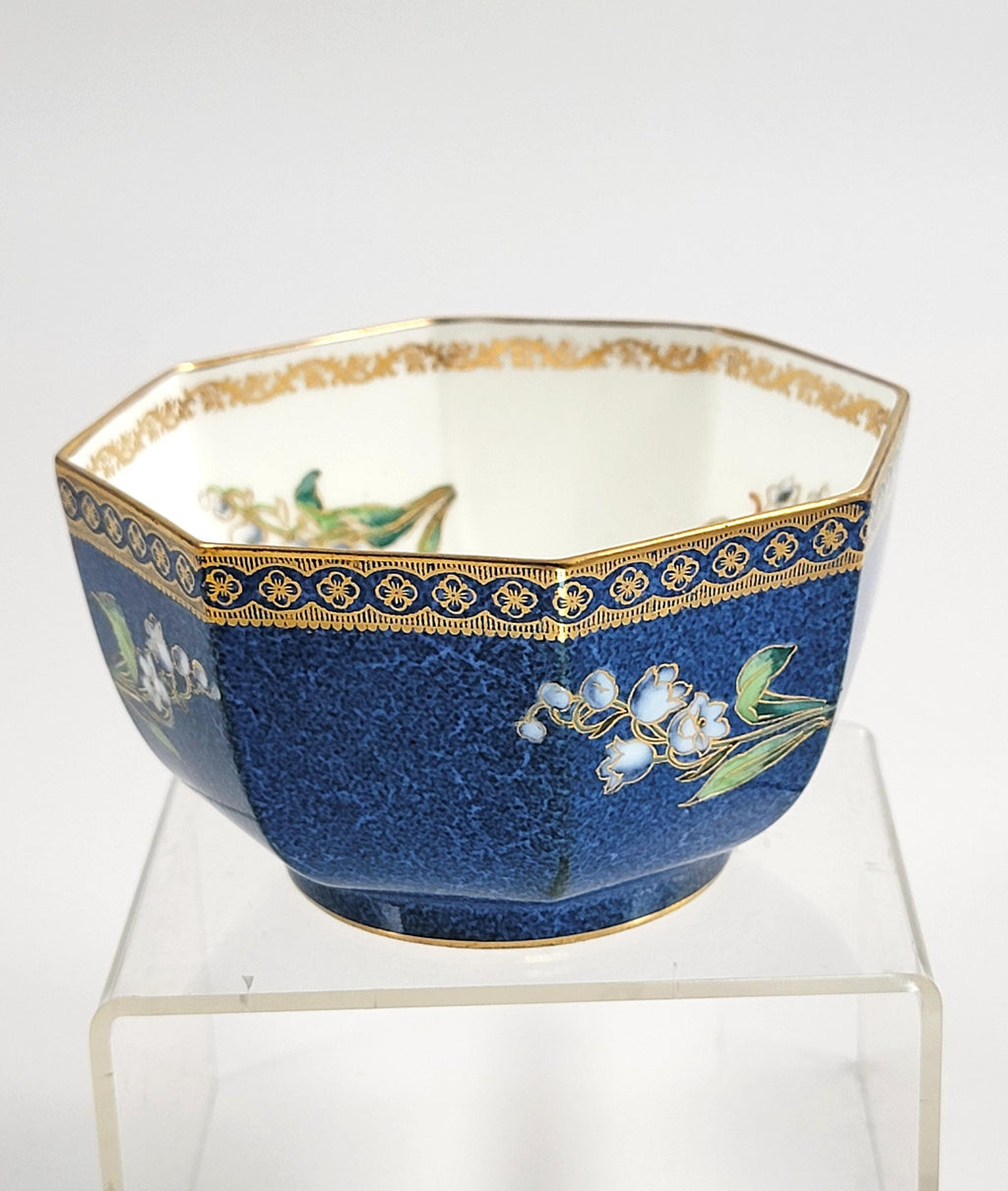 Rare Wedgwood Lustre Bowl: Lily of the Valley, Powder Blue, Antique Porcelain c.1917