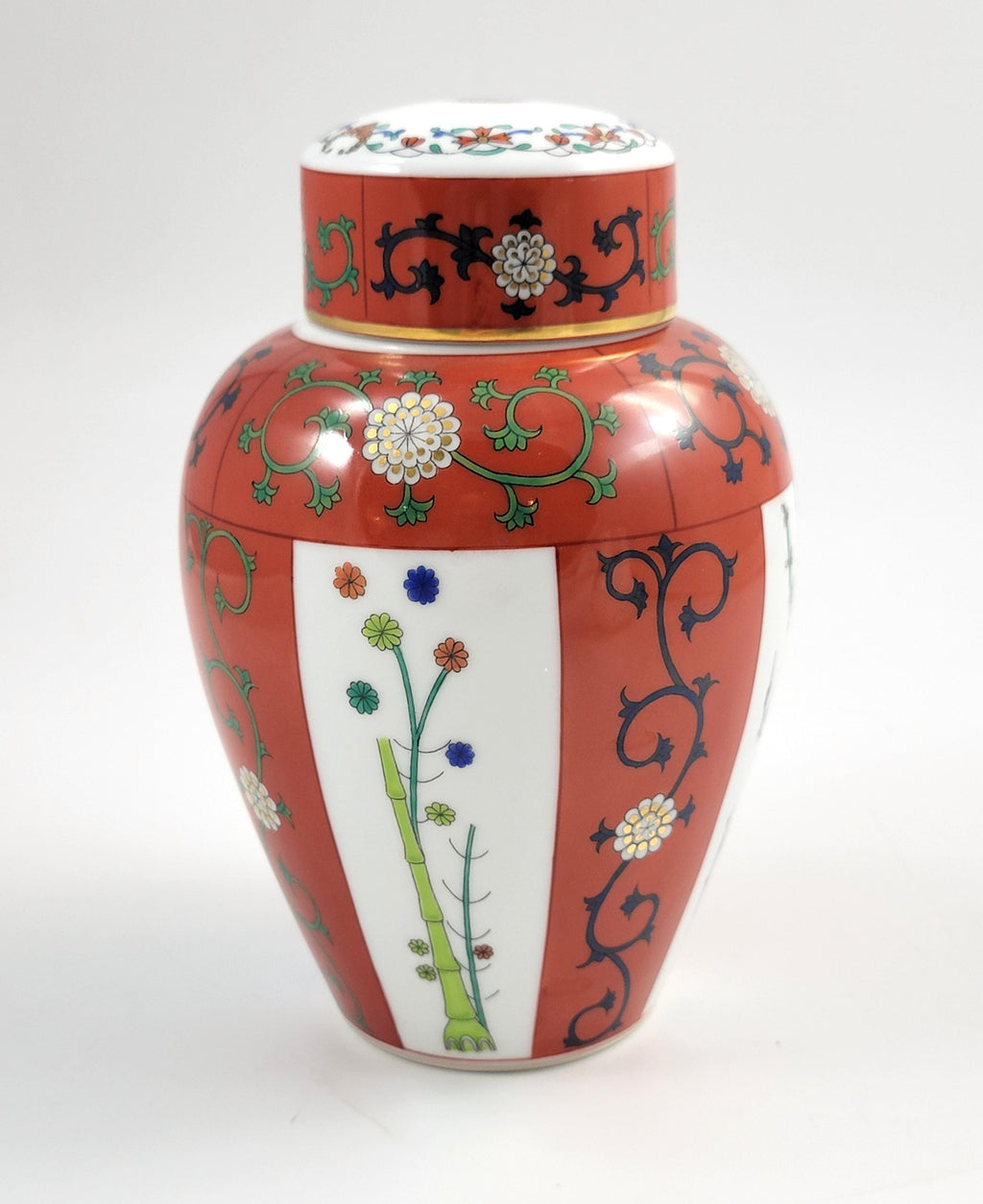 Herend Tea Caddy/Ginger Jar, Handpainted, Siang Rouge Red Dynasty, 20th Century