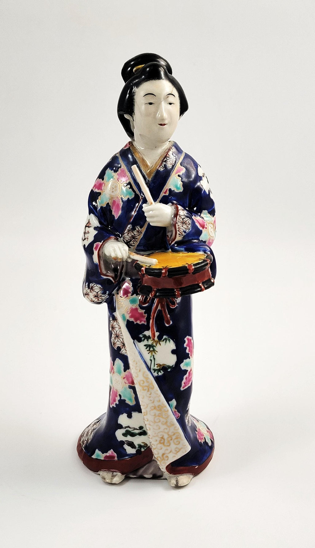 Antique Japanese Kutani Bijin Musician with Shime-Daiko, Meiji c. 1890