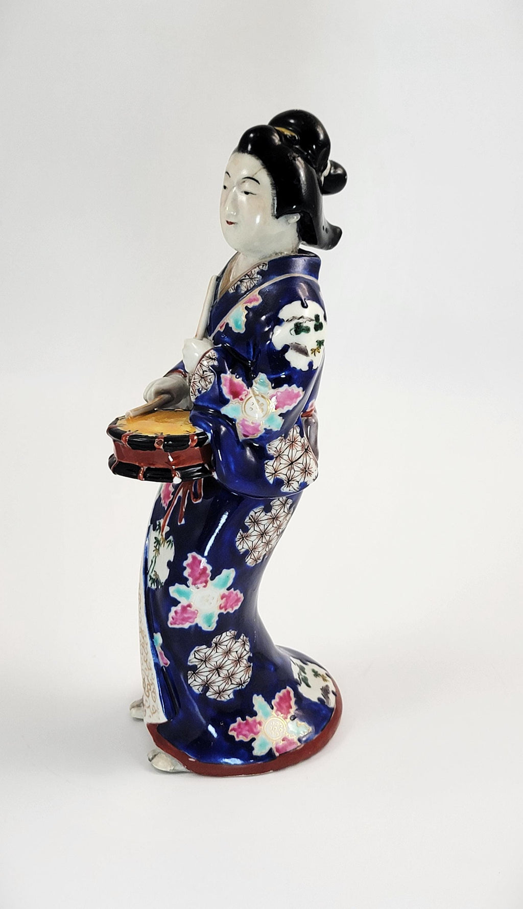 Antique Japanese Kutani Bijin Musician with Shime-Daiko, Meiji c. 1890