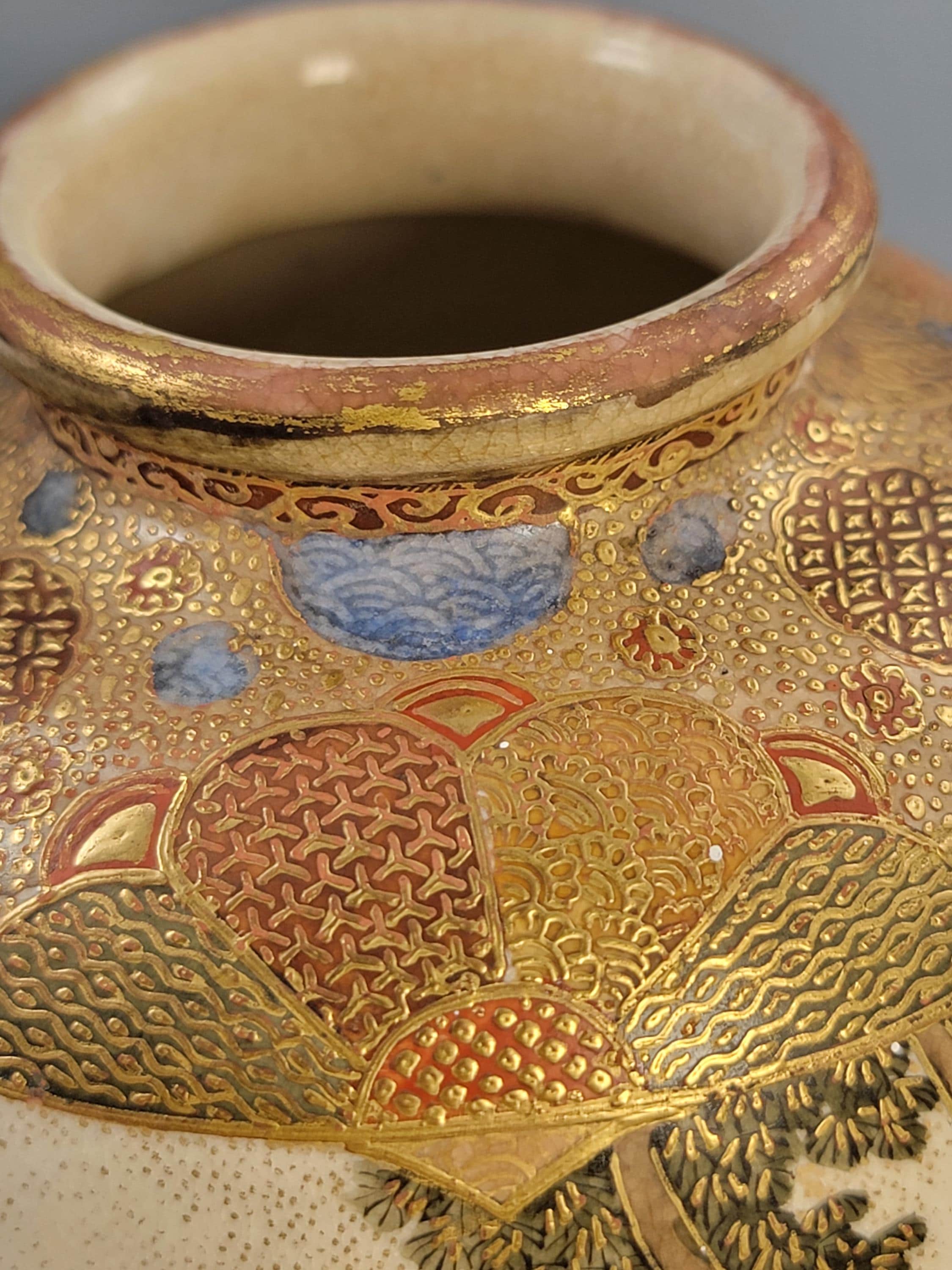 Antique Satsuma vase Meiji period by Gyokuzan, hand painted court figures, raised gilt moriage, Kyoto Japanese decorative pottery