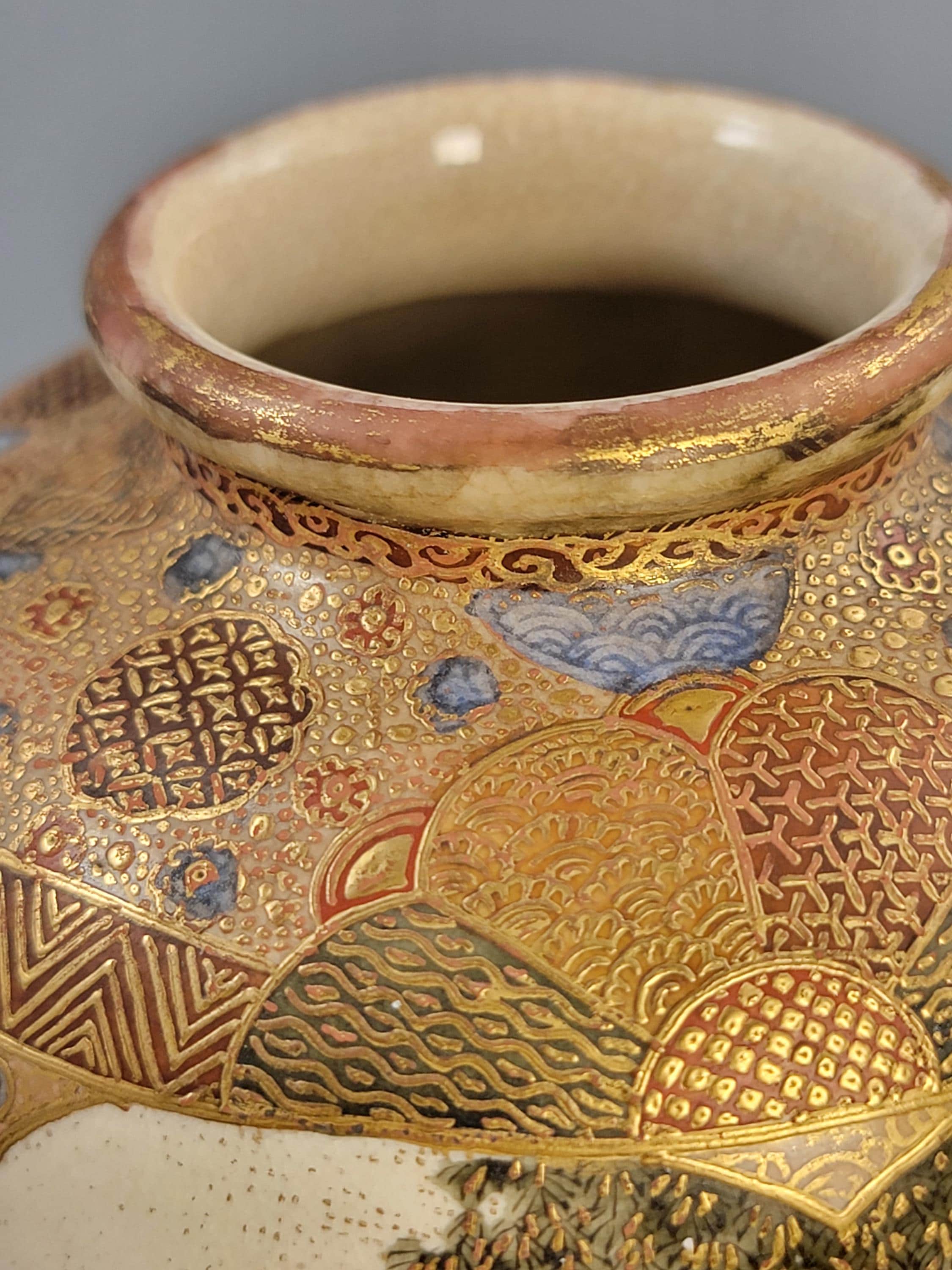 Antique Satsuma vase Meiji period by Gyokuzan, hand painted court figures, raised gilt moriage, Kyoto Japanese decorative pottery