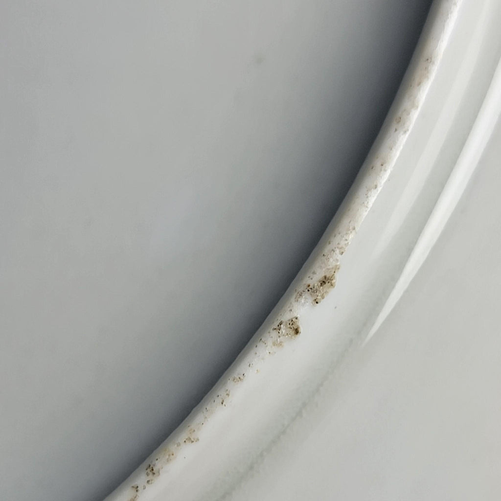 Late 17th-Century Arita Aka-e Porcelain Dish, 24.5 cm — Museum Quality