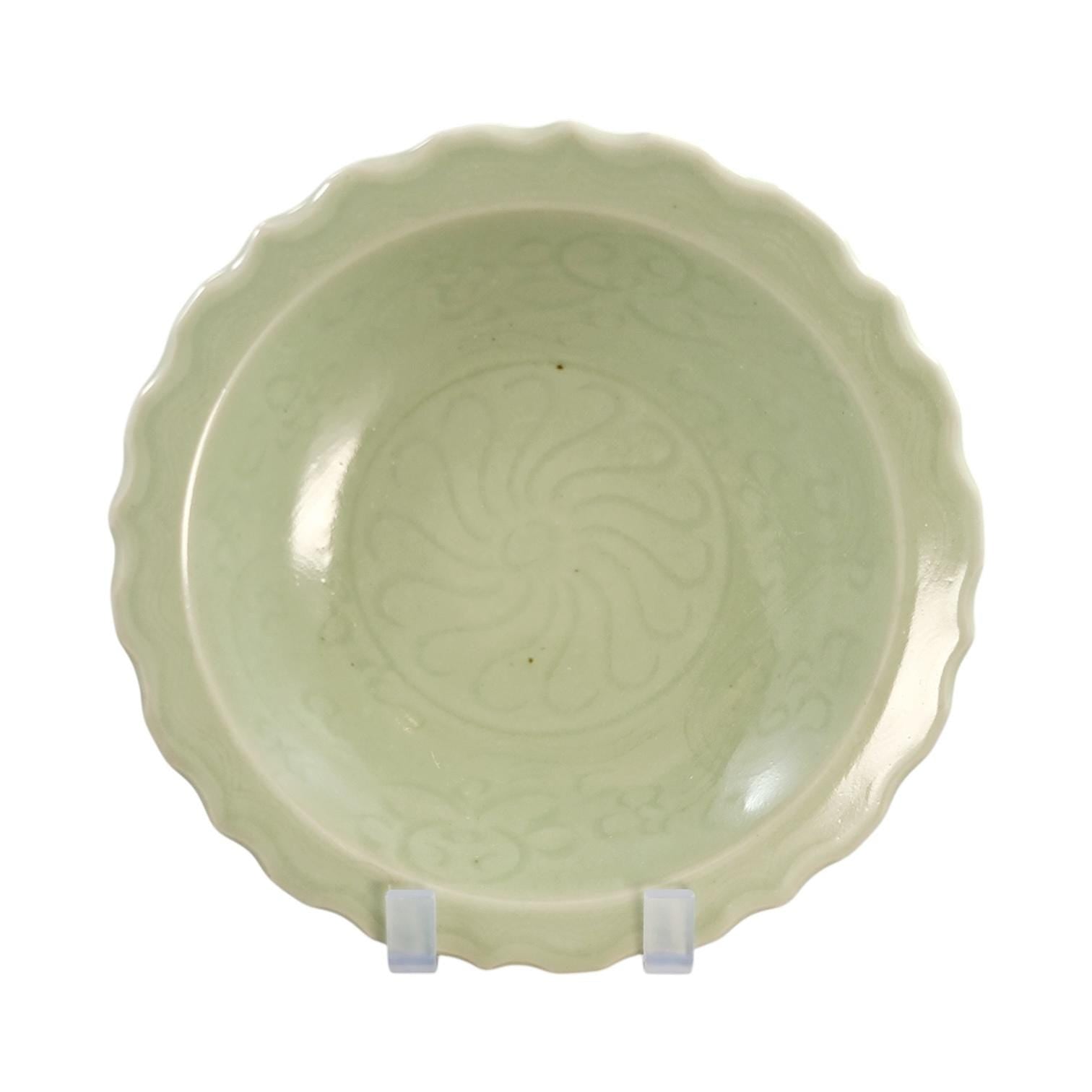 Architectural Longquan Celadon Bowl with Foliate Rim — Southern Song / Early Yuan (13th–Early 14th Century)