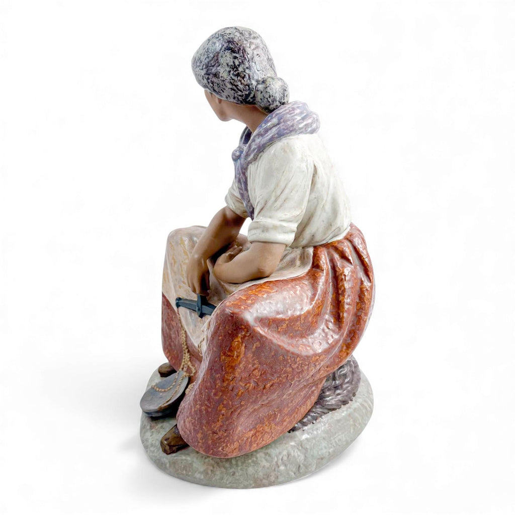 Lladro La Pescadora grès porcelain figure, large vintage 1978–1985