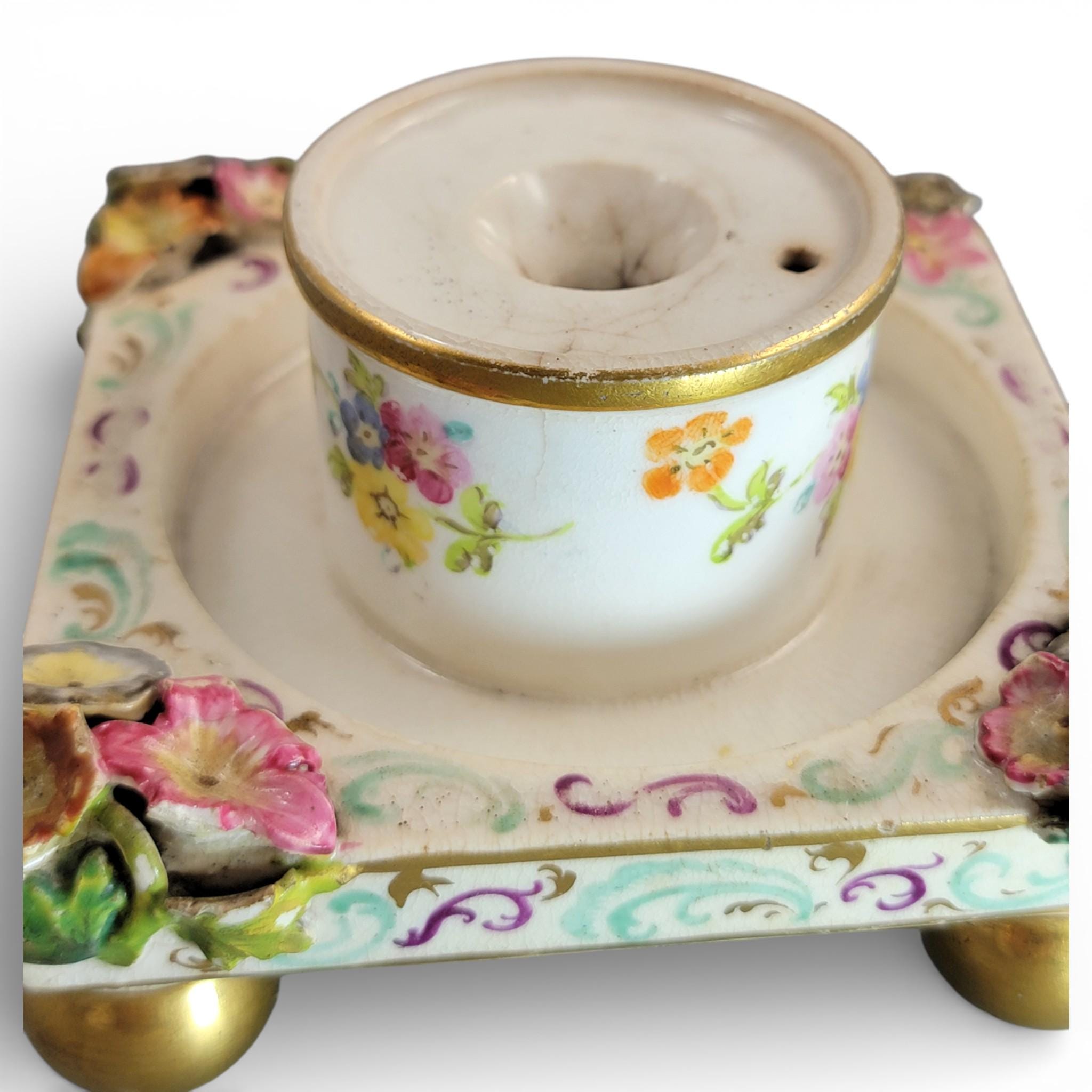 German porcelain inkstand with pyramidal Schneeballen cover, Saxony, c.1800