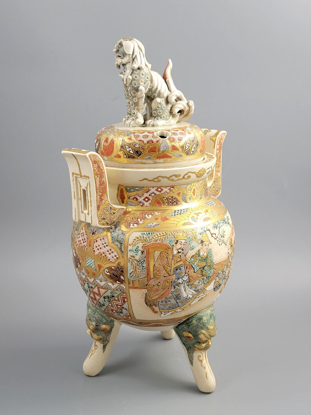 Outstanding Kyoto Satsuma Koro, Meiji c.1895, Shi-Shi Lion, Moriage, 34cm