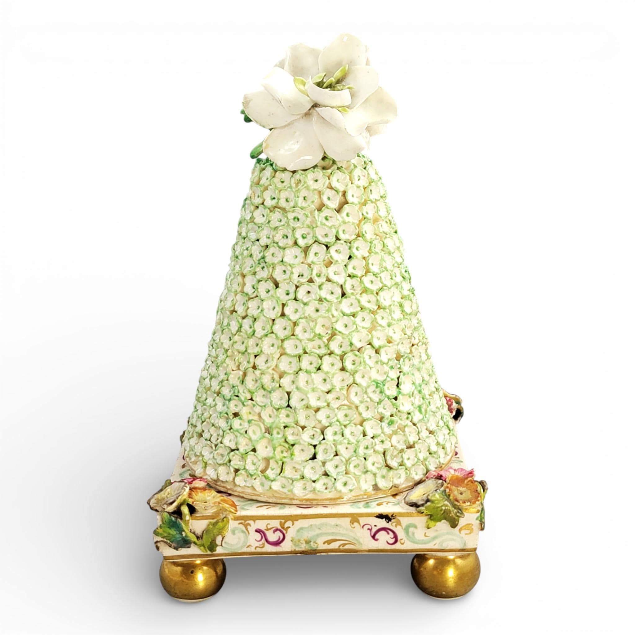 German porcelain inkstand with pyramidal Schneeballen cover, Saxony, c.1800