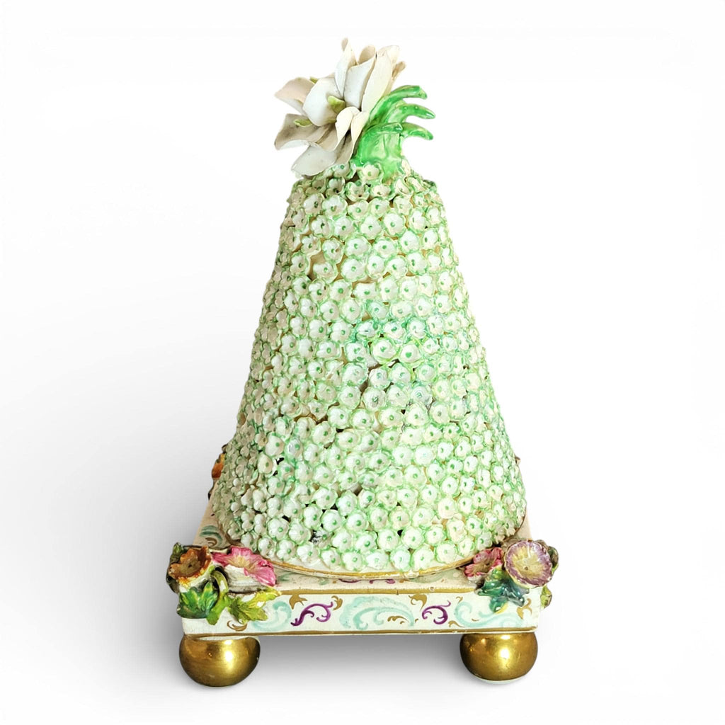 German porcelain inkstand with pyramidal Schneeballen cover, Saxony, c.1800