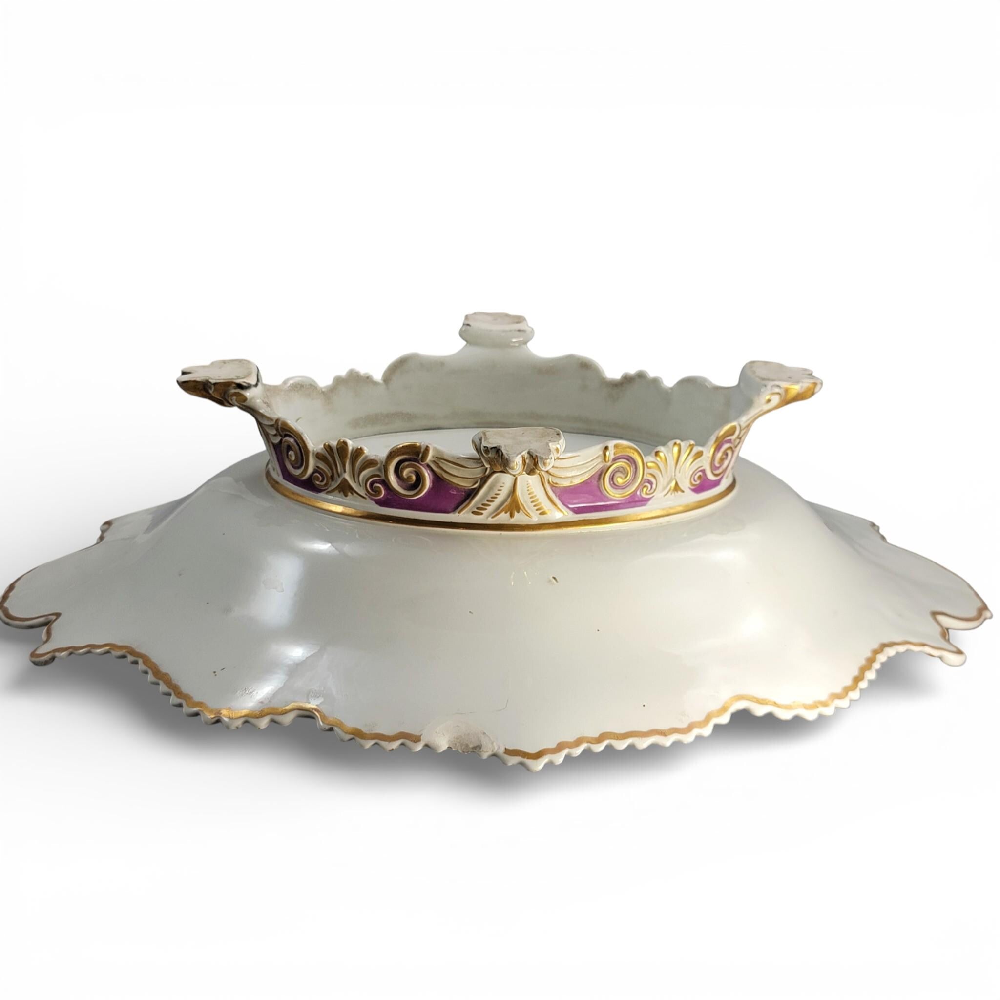 Large Chamberlain’s Worcester twin-handled serving dish with figural scene, c.1815–1820