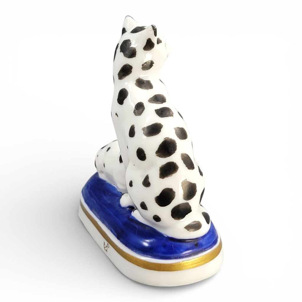 Rare Chelsea Porcelain Cat and Kitten Miniature, late 18th century