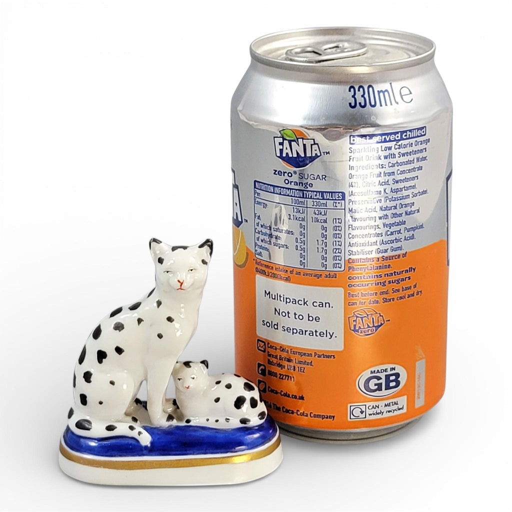 Rare Chelsea Porcelain Cat and Kitten Miniature, late 18th century