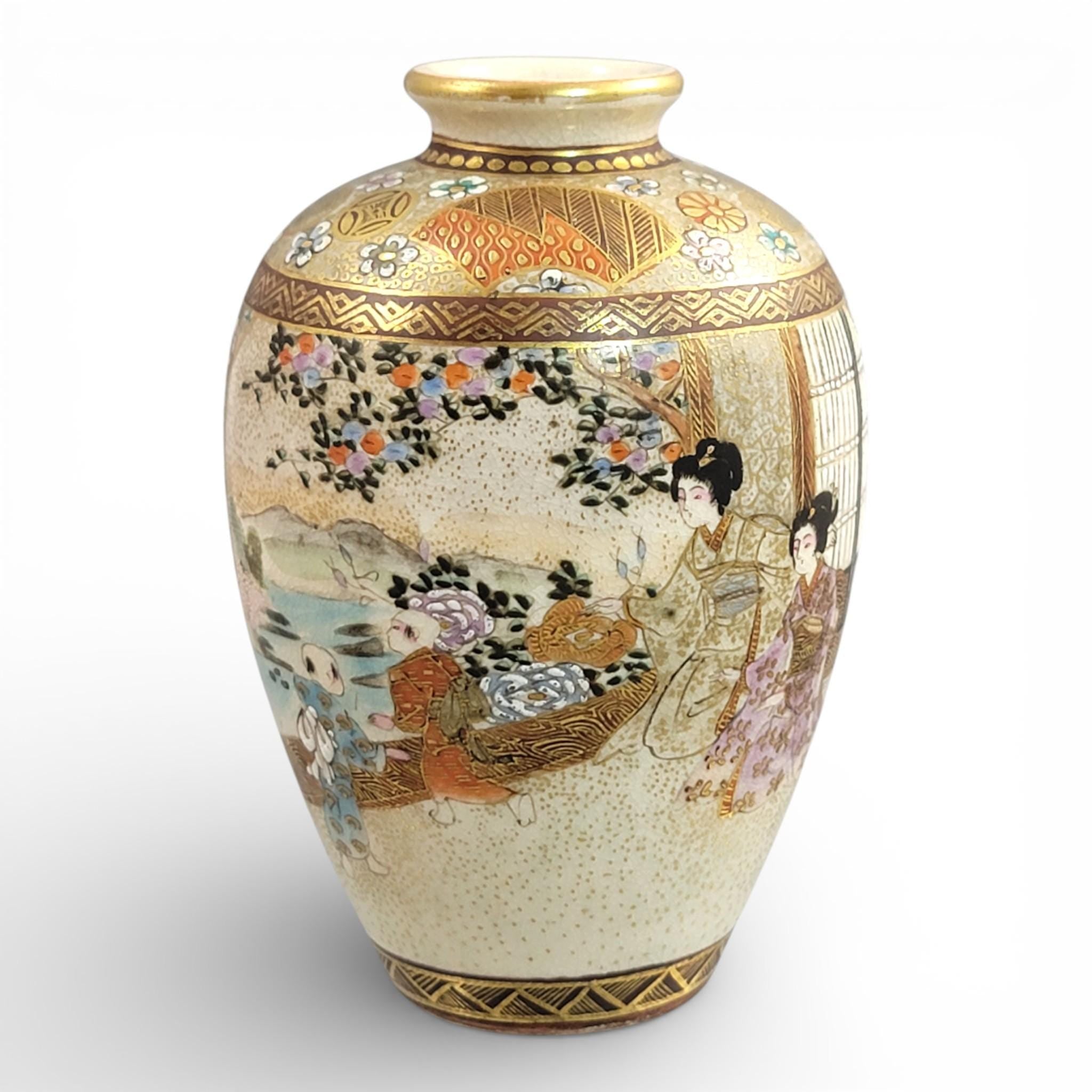 Antique Japanese Satsuma Miniature Vase, signed Shuzan (珠山), c.1890, 9 cm
